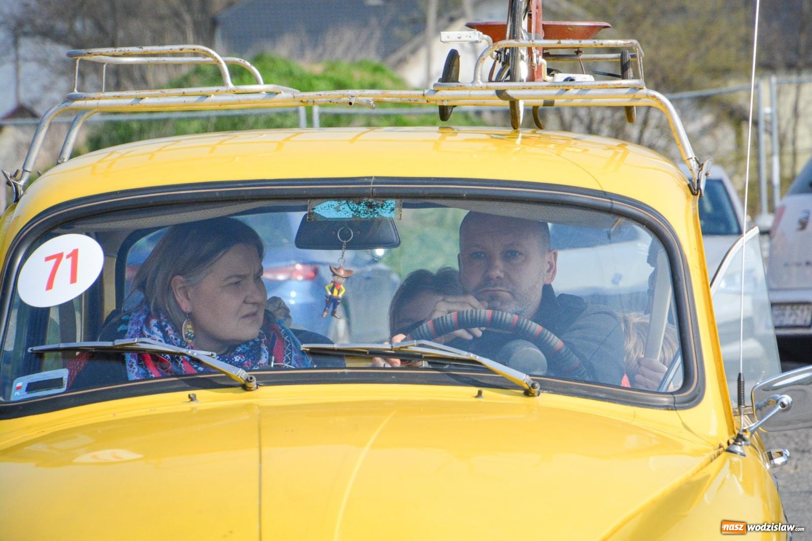 Zdjęcie w galerii na portalu naszwodzislaw.com: Z Tajlandii do Chałupek: Kultowe Fiaty i Polonez tłumnie powitane w ojczyźnie [FOTO i WIDEO] wiadomości z regionu