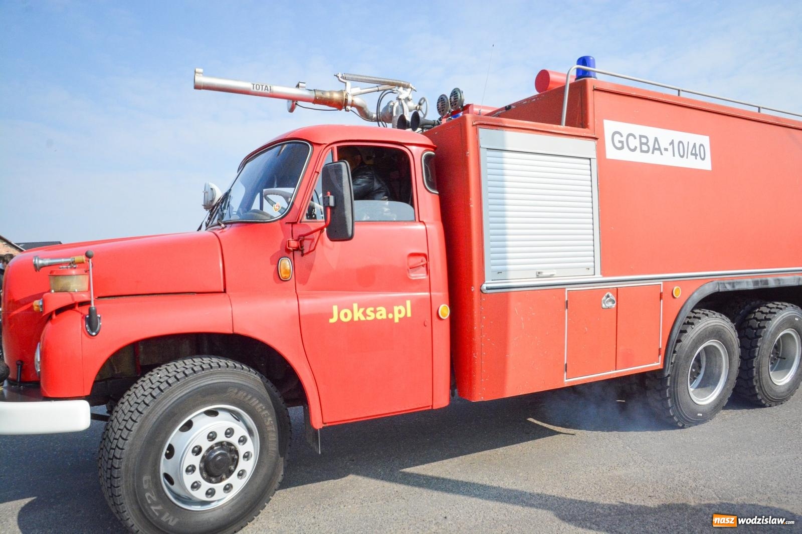 Zdjęcie w galerii na portalu naszwodzislaw.com: Z Tajlandii do Chałupek: Kultowe Fiaty i Polonez tłumnie powitane w ojczyźnie [FOTO i WIDEO] wiadomości z regionu