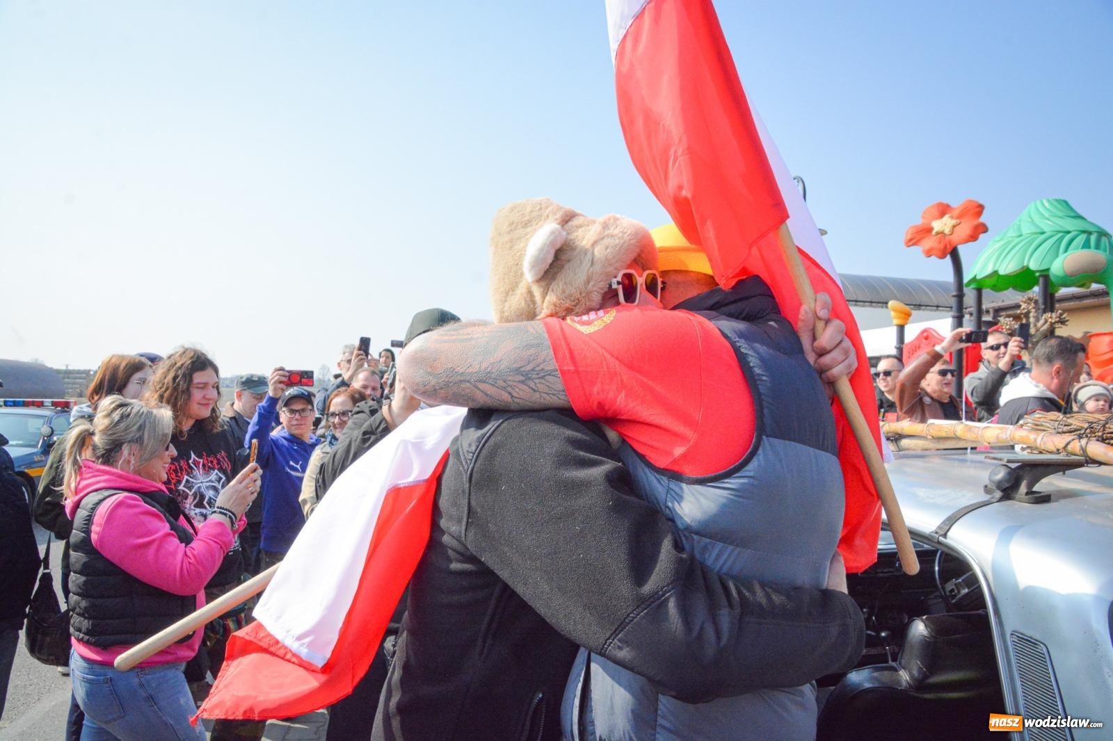 Zdjęcie w galerii na portalu naszwodzislaw.com: Z Tajlandii do Chałupek: Kultowe Fiaty i Polonez tłumnie powitane w ojczyźnie [FOTO i WIDEO] wiadomości z regionu