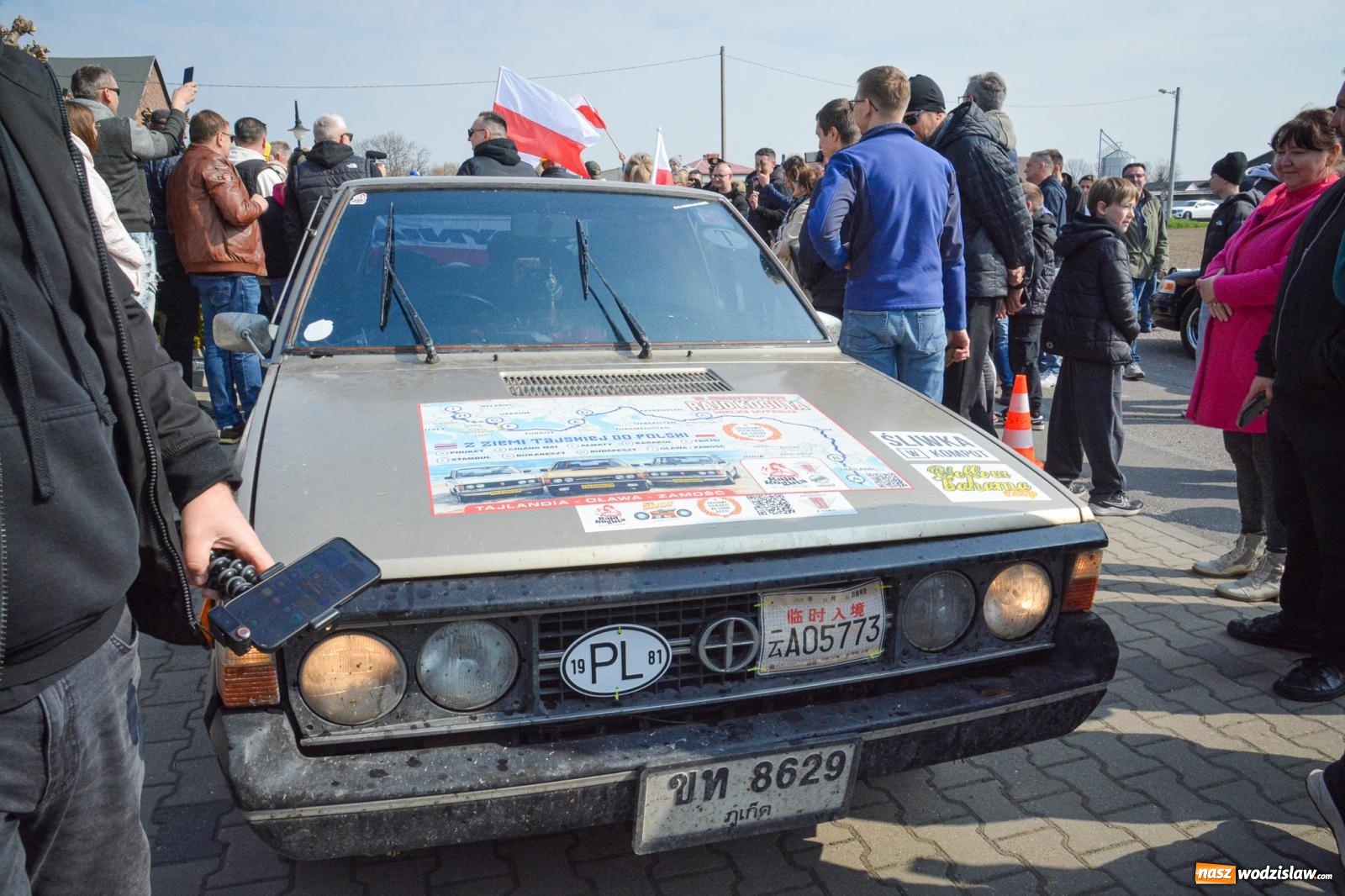 Zdjęcie w galerii na portalu naszwodzislaw.com: Z Tajlandii do Chałupek: Kultowe Fiaty i Polonez tłumnie powitane w ojczyźnie [FOTO i WIDEO] wiadomości z regionu