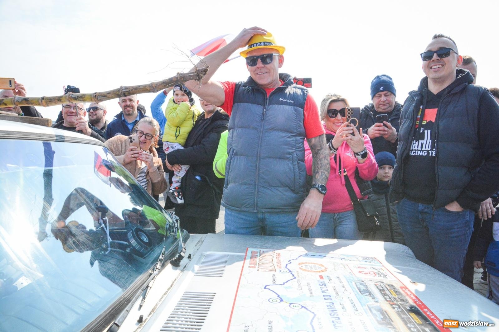 Zdjęcie w galerii na portalu naszwodzislaw.com: Z Tajlandii do Chałupek: Kultowe Fiaty i Polonez tłumnie powitane w ojczyźnie [FOTO i WIDEO] wiadomości z regionu