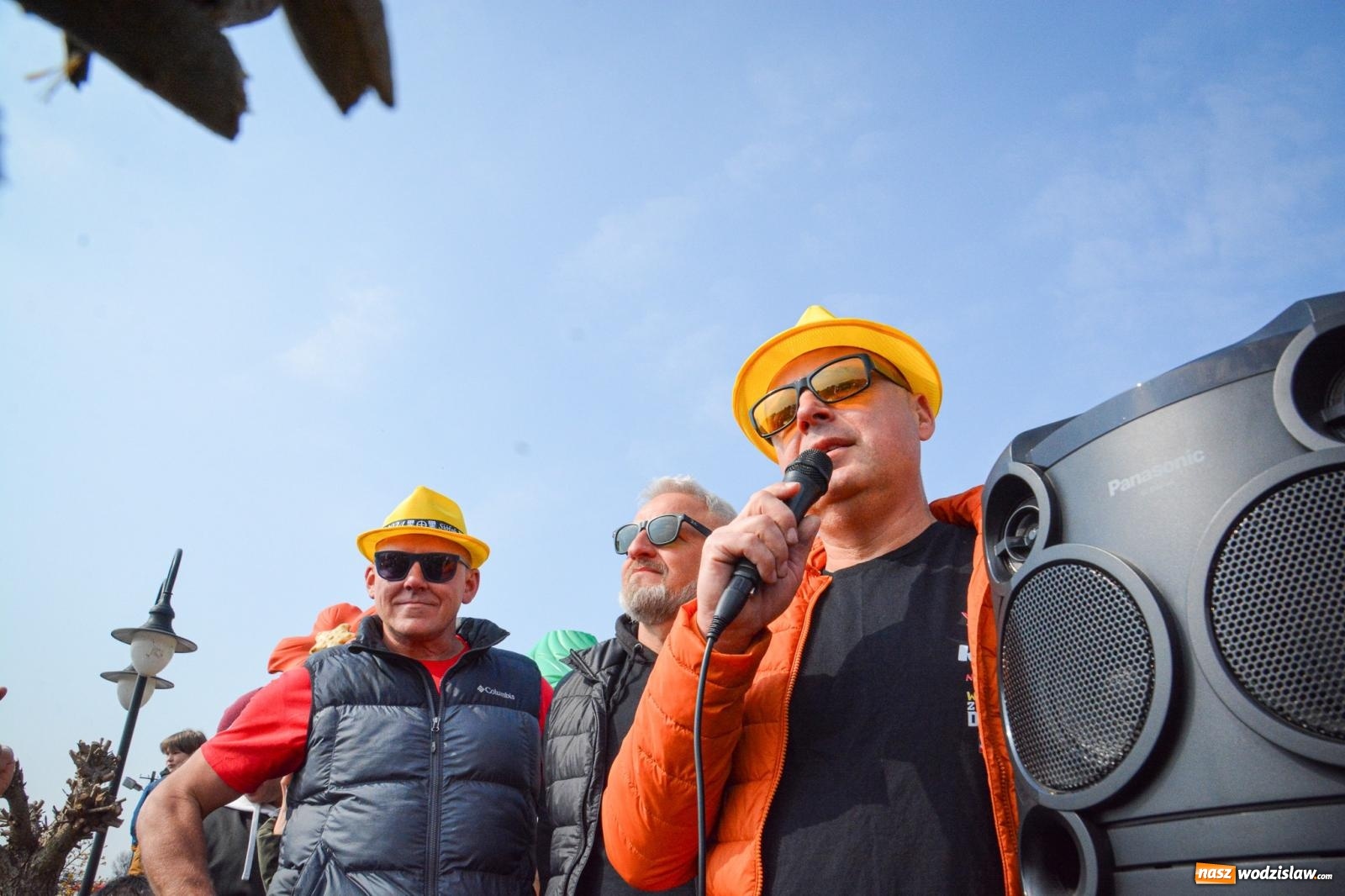 Zdjęcie w galerii na portalu naszwodzislaw.com: Z Tajlandii do Chałupek: Kultowe Fiaty i Polonez tłumnie powitane w ojczyźnie [FOTO i WIDEO] wiadomości z regionu