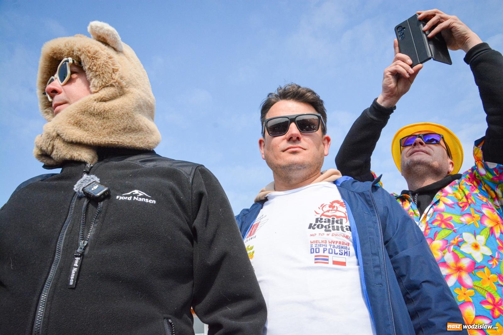 Zdjęcie w galerii na portalu naszwodzislaw.com: Z Tajlandii do Chałupek: Kultowe Fiaty i Polonez tłumnie powitane w ojczyźnie [FOTO i WIDEO] wiadomości z regionu