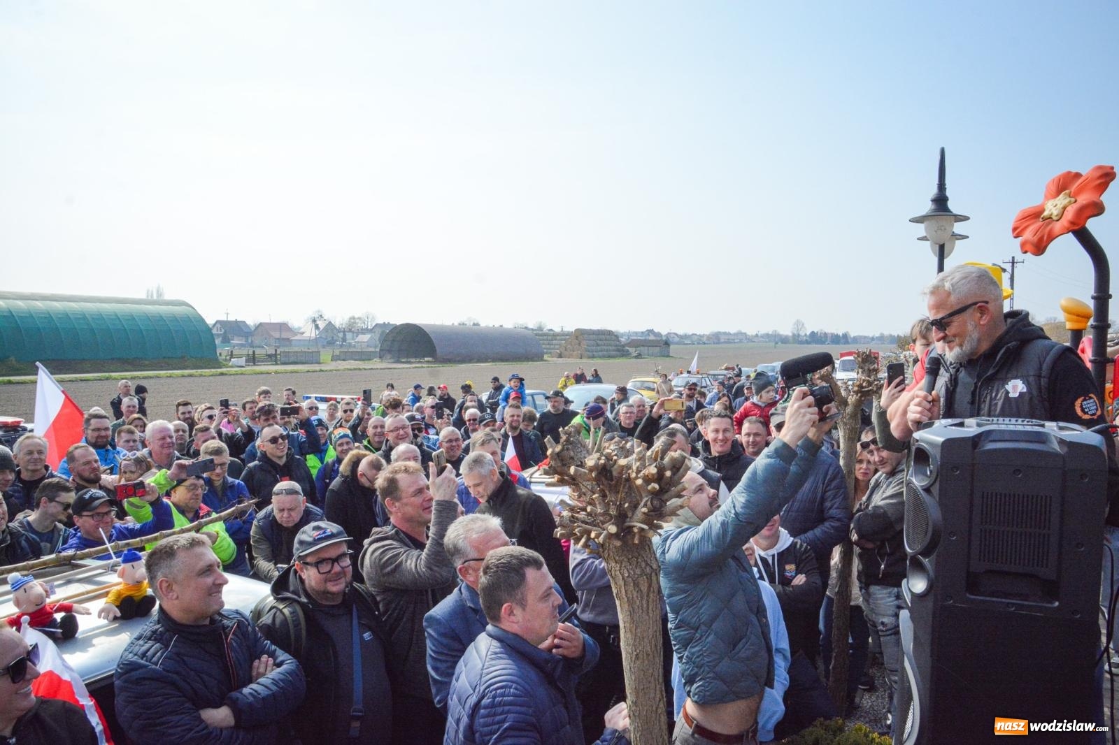 Zdjęcie w galerii na portalu naszwodzislaw.com: Z Tajlandii do Chałupek: Kultowe Fiaty i Polonez tłumnie powitane w ojczyźnie [FOTO i WIDEO] wiadomości z regionu