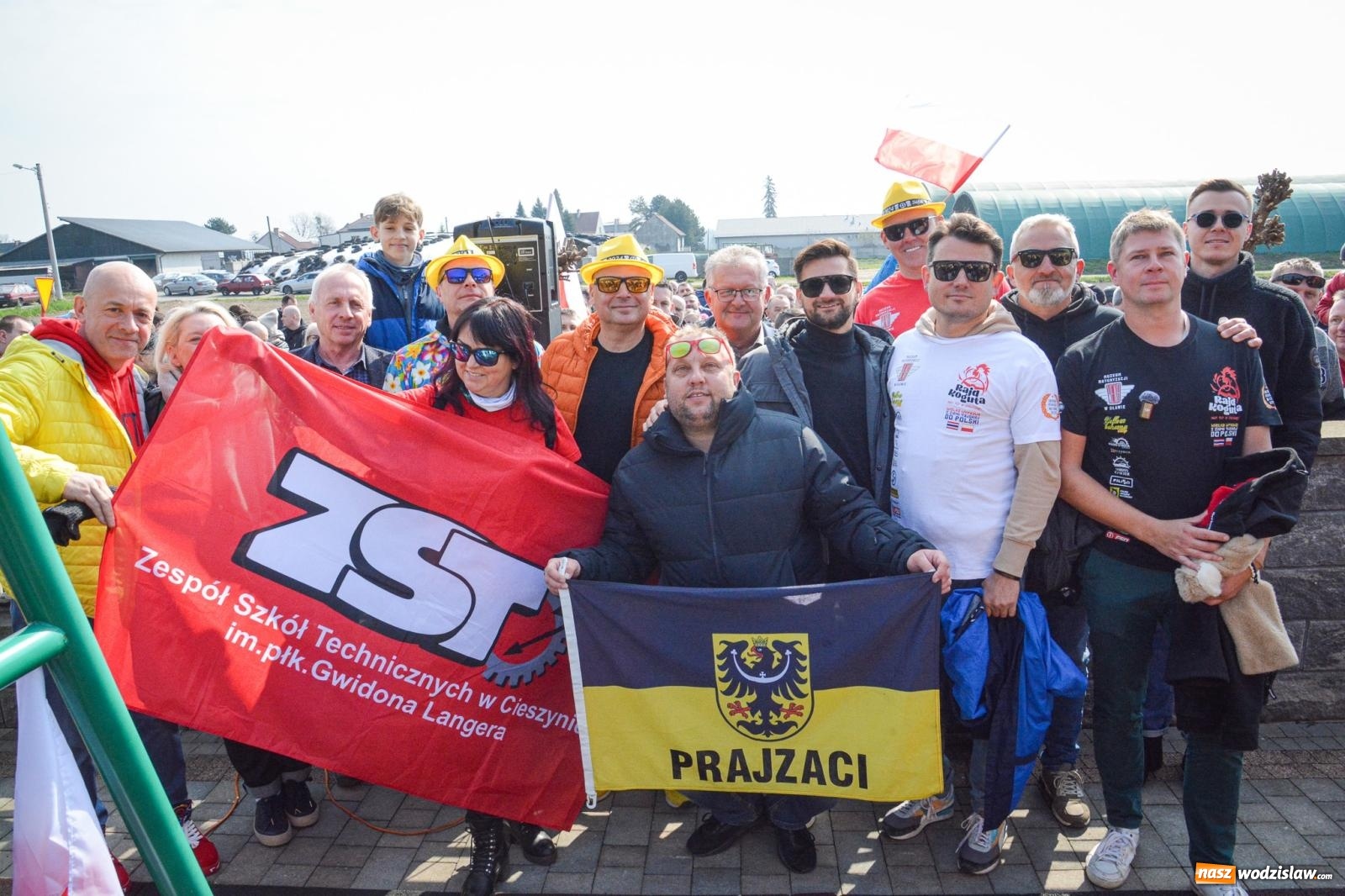 Zdjęcie w galerii na portalu naszwodzislaw.com: Z Tajlandii do Chałupek: Kultowe Fiaty i Polonez tłumnie powitane w ojczyźnie [FOTO i WIDEO] wiadomości z regionu