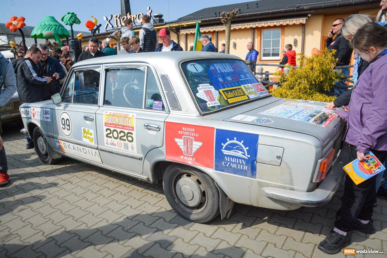Zdjęcie w galerii na portalu naszwodzislaw.com: Z Tajlandii do Chałupek: Kultowe Fiaty i Polonez tłumnie powitane w ojczyźnie [FOTO i WIDEO] wiadomości z regionu