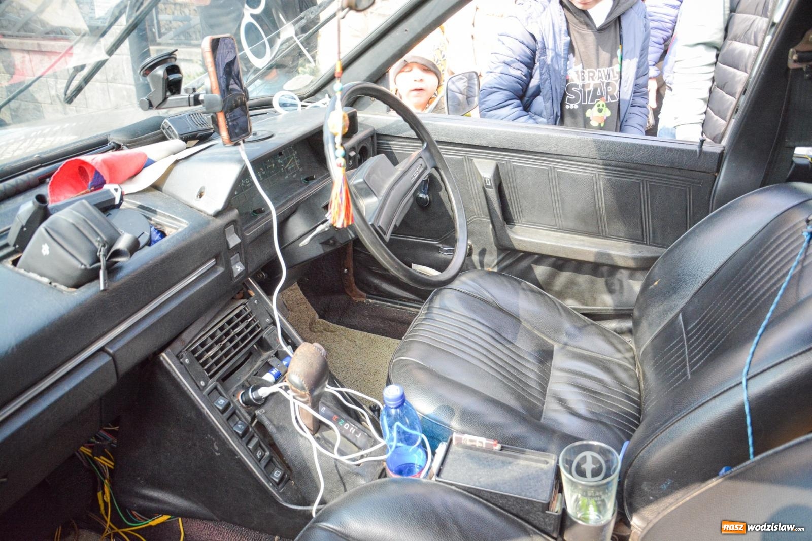 Zdjęcie w galerii na portalu naszwodzislaw.com: Z Tajlandii do Chałupek: Kultowe Fiaty i Polonez tłumnie powitane w ojczyźnie [FOTO i WIDEO] wiadomości z regionu