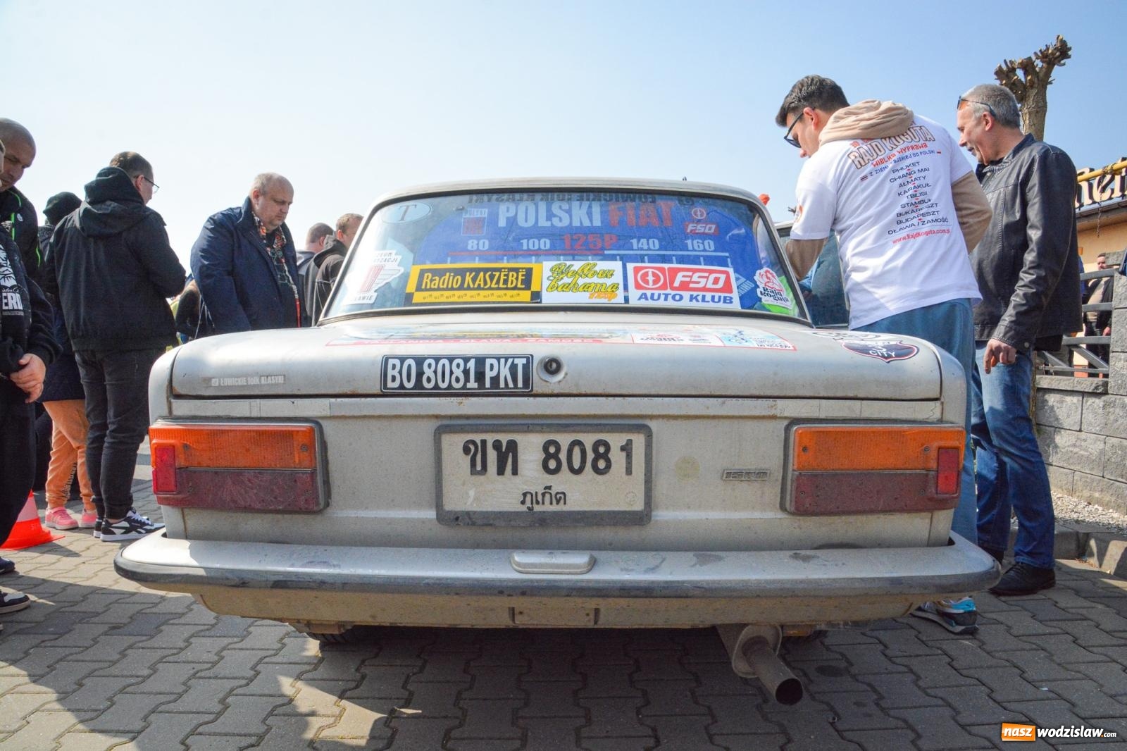 Zdjęcie w galerii na portalu naszwodzislaw.com: Z Tajlandii do Chałupek: Kultowe Fiaty i Polonez tłumnie powitane w ojczyźnie [FOTO i WIDEO] wiadomości z regionu