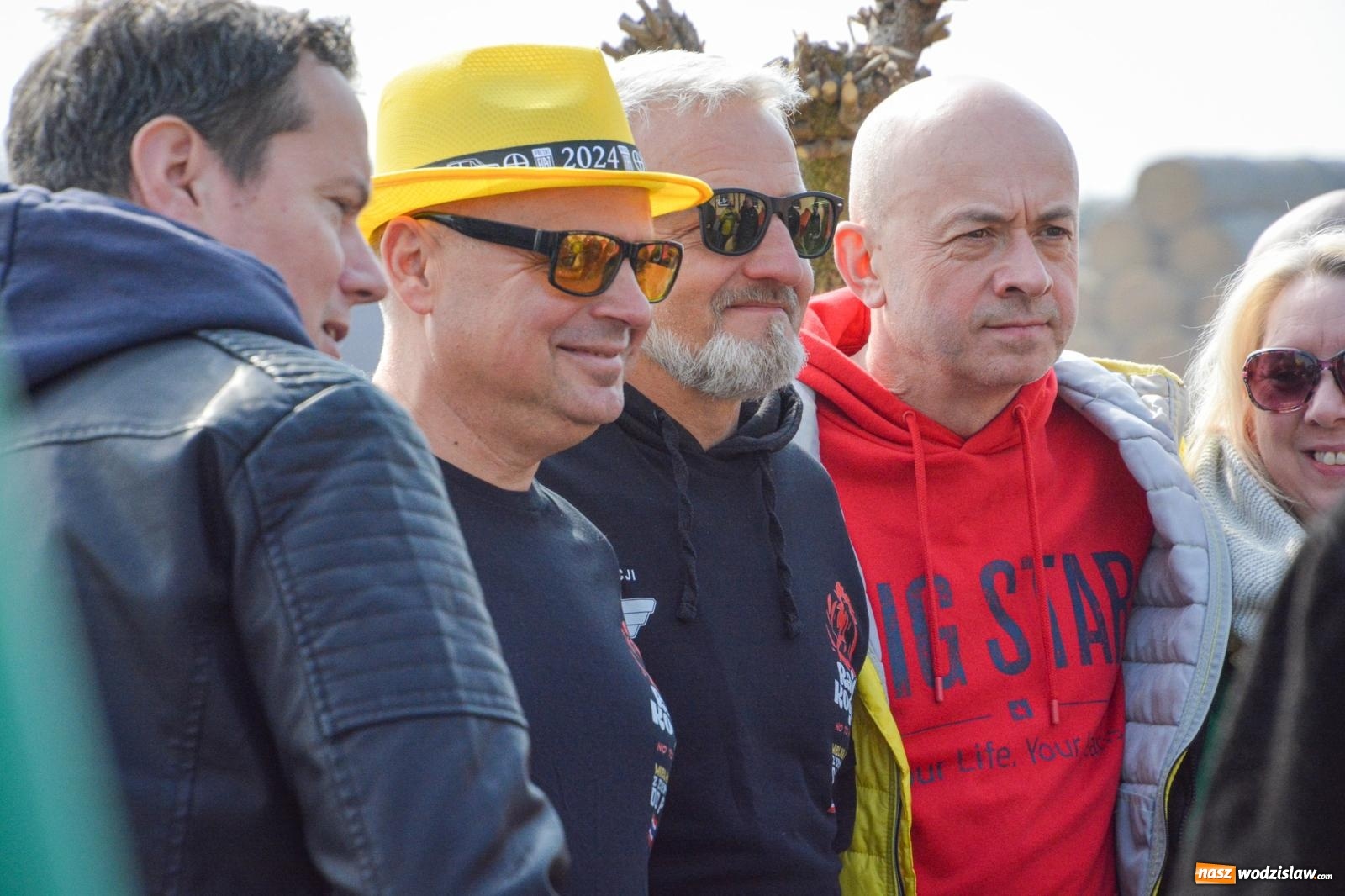 Zdjęcie w galerii na portalu naszwodzislaw.com: Z Tajlandii do Chałupek: Kultowe Fiaty i Polonez tłumnie powitane w ojczyźnie [FOTO i WIDEO] wiadomości z regionu