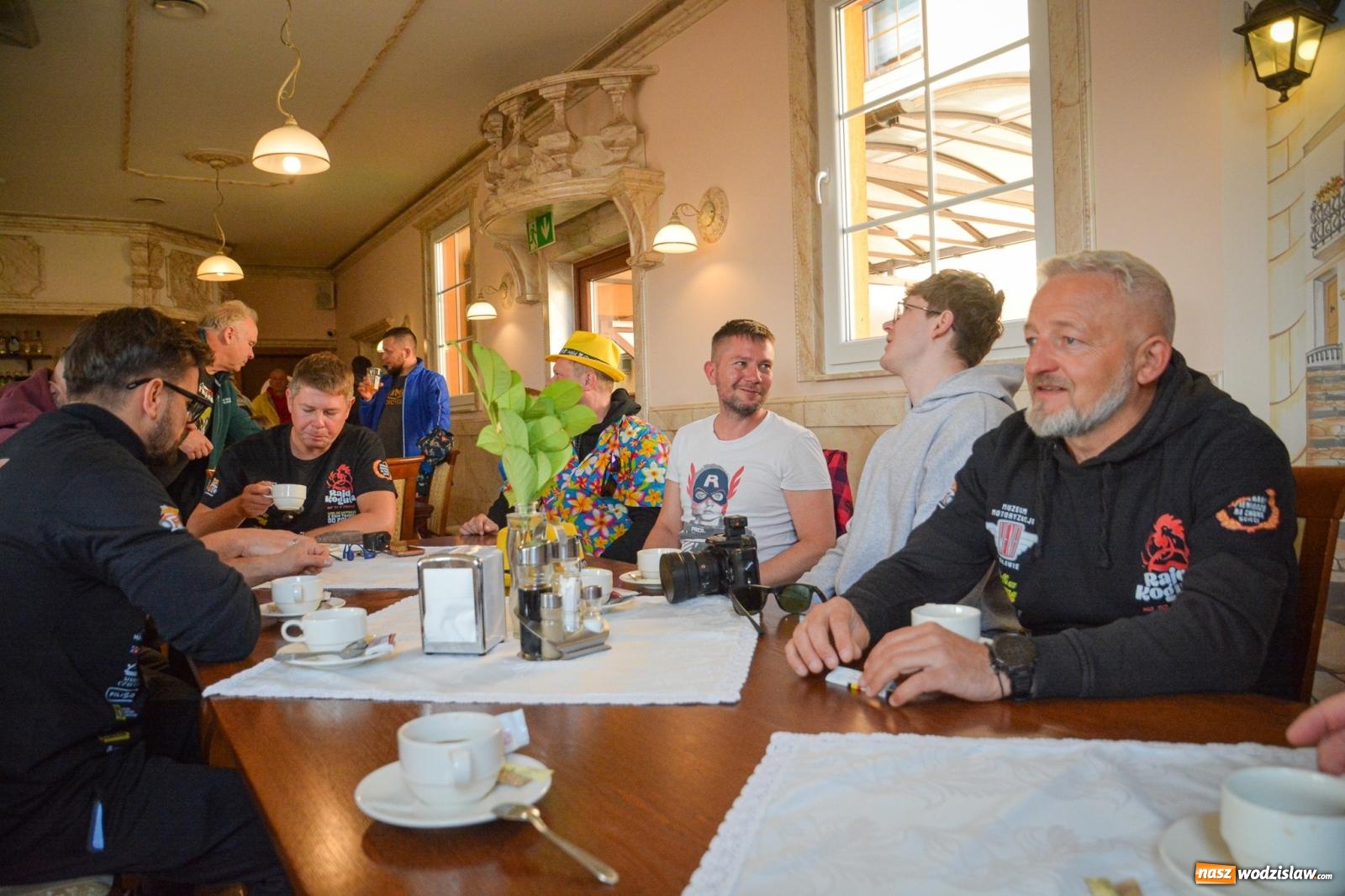 Zdjęcie w galerii na portalu naszwodzislaw.com: Z Tajlandii do Chałupek: Kultowe Fiaty i Polonez tłumnie powitane w ojczyźnie [FOTO i WIDEO] wiadomości z regionu