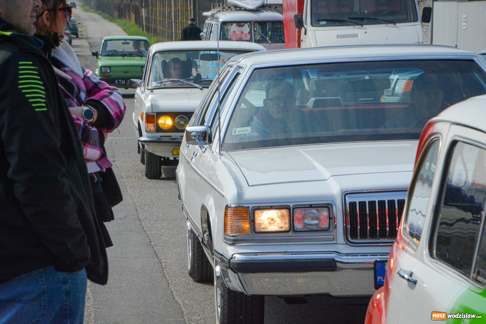 Zdjęcie w galerii na portalu naszwodzislaw.com: Z Tajlandii do Chałupek: Kultowe Fiaty i Polonez tłumnie powitane w ojczyźnie [FOTO i WIDEO] wiadomości z regionu