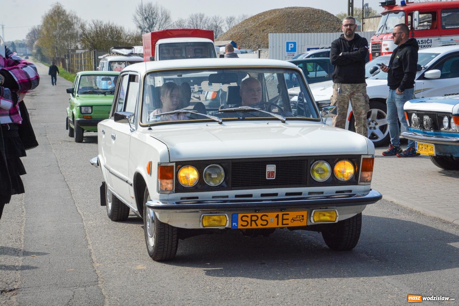 Zdjęcie w galerii na portalu naszwodzislaw.com: Z Tajlandii do Chałupek: Kultowe Fiaty i Polonez tłumnie powitane w ojczyźnie [FOTO i WIDEO] wiadomości z regionu