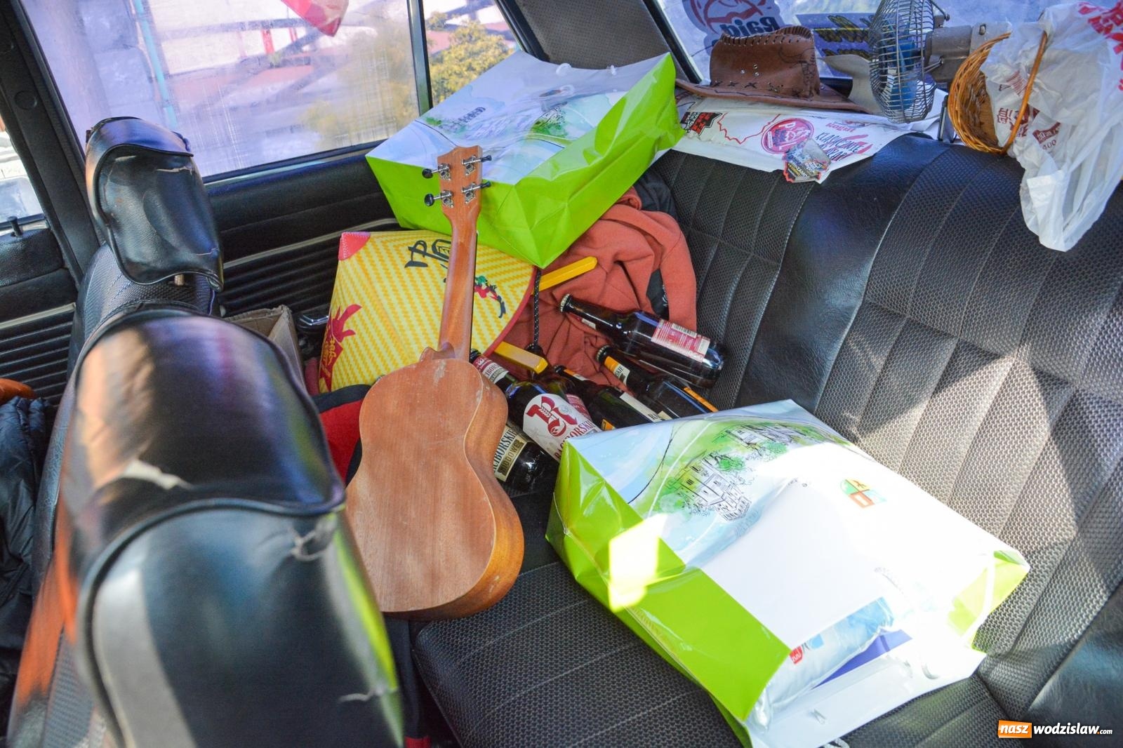 Zdjęcie w galerii na portalu naszwodzislaw.com: Z Tajlandii do Chałupek: Kultowe Fiaty i Polonez tłumnie powitane w ojczyźnie [FOTO i WIDEO] wiadomości z regionu