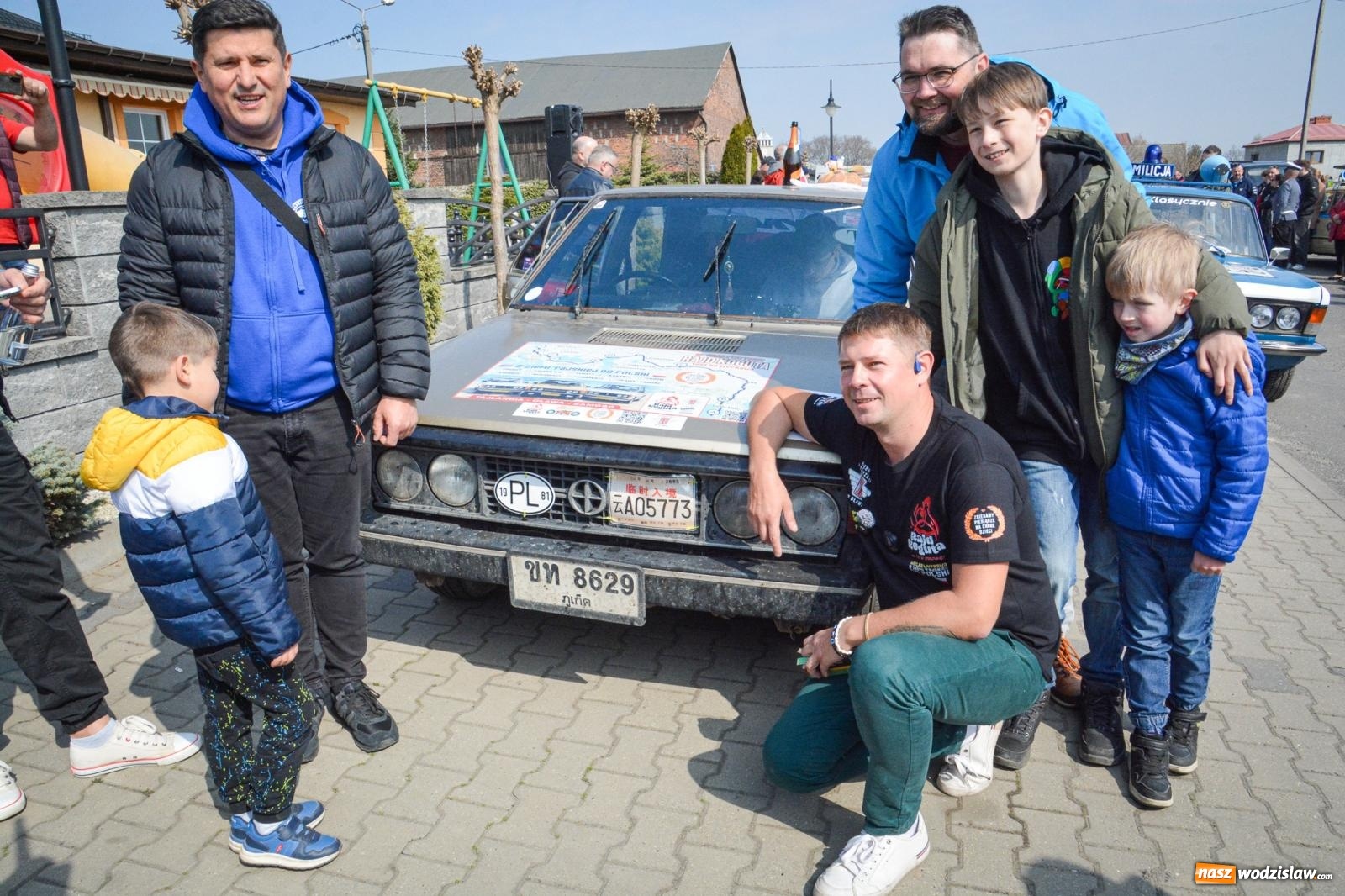 Zdjęcie w galerii na portalu naszwodzislaw.com: Z Tajlandii do Chałupek: Kultowe Fiaty i Polonez tłumnie powitane w ojczyźnie [FOTO i WIDEO] wiadomości z regionu