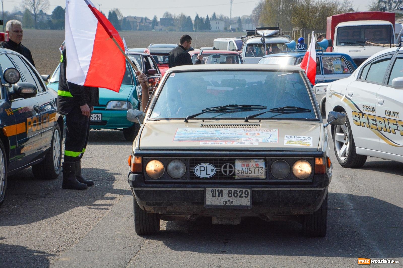 Zdjęcie w galerii na portalu naszwodzislaw.com: Z Tajlandii do Chałupek: Kultowe Fiaty i Polonez tłumnie powitane w ojczyźnie [FOTO i WIDEO] wiadomości z regionu