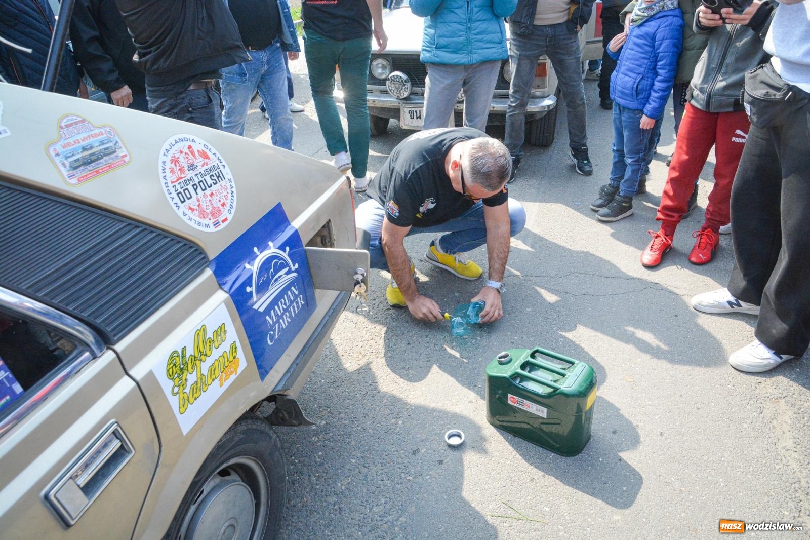 Zdjęcie w galerii na portalu naszwodzislaw.com: Z Tajlandii do Chałupek: Kultowe Fiaty i Polonez tłumnie powitane w ojczyźnie [FOTO i WIDEO] wiadomości z regionu