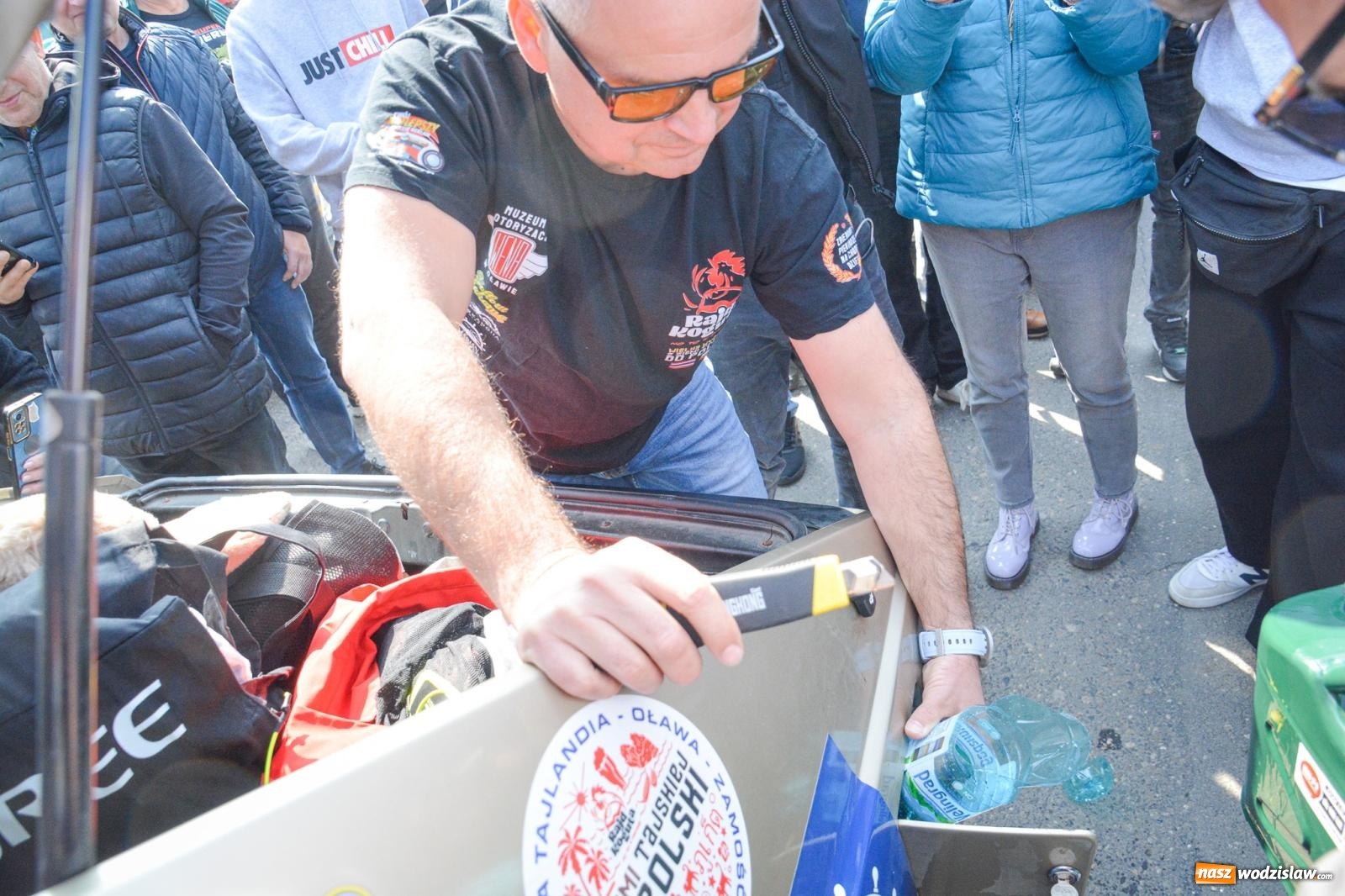 Zdjęcie w galerii na portalu naszwodzislaw.com: Z Tajlandii do Chałupek: Kultowe Fiaty i Polonez tłumnie powitane w ojczyźnie [FOTO i WIDEO] wiadomości z regionu