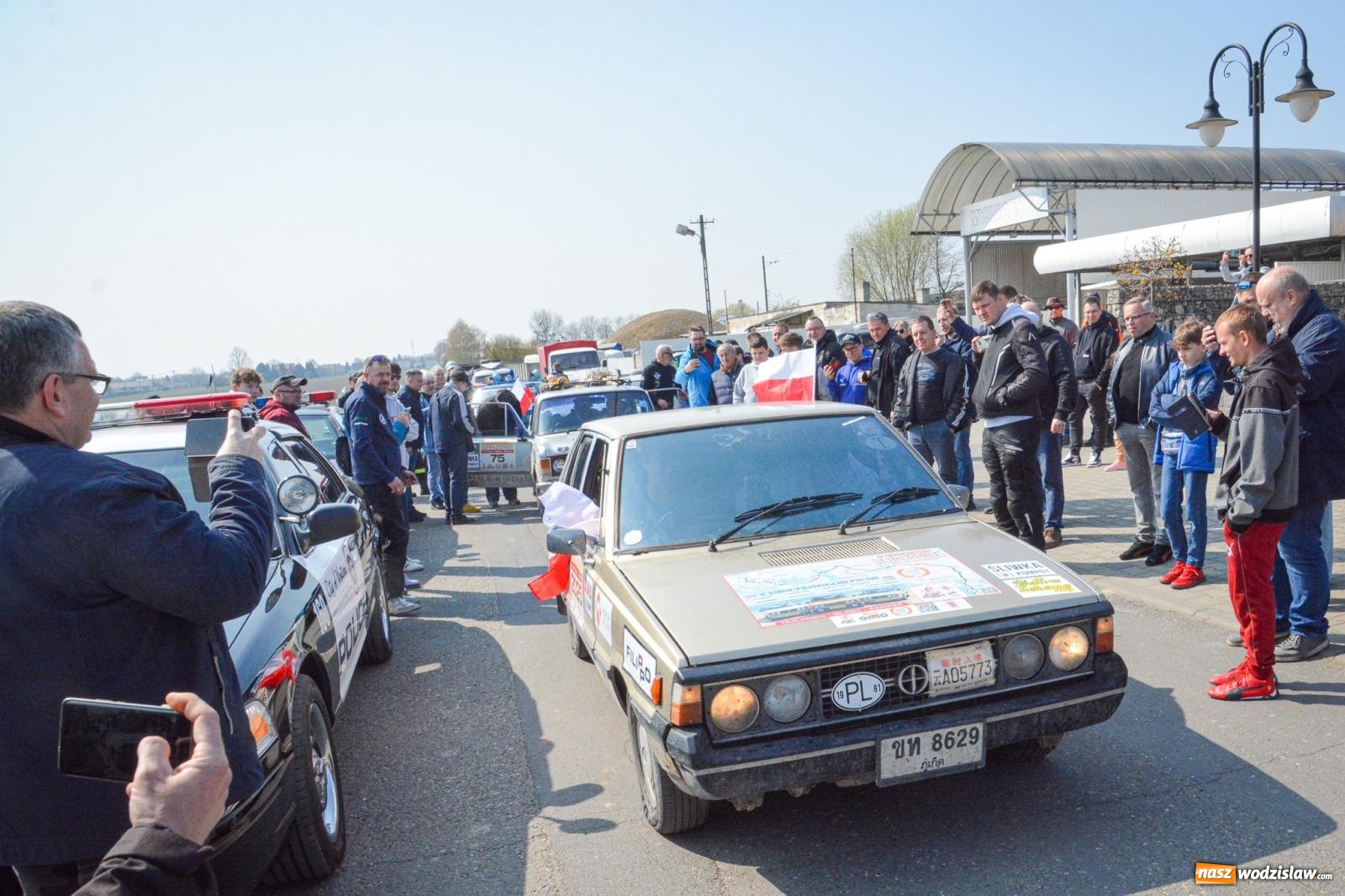 Zdjęcie w galerii na portalu naszwodzislaw.com: Z Tajlandii do Chałupek: Kultowe Fiaty i Polonez tłumnie powitane w ojczyźnie [FOTO i WIDEO] wiadomości z regionu