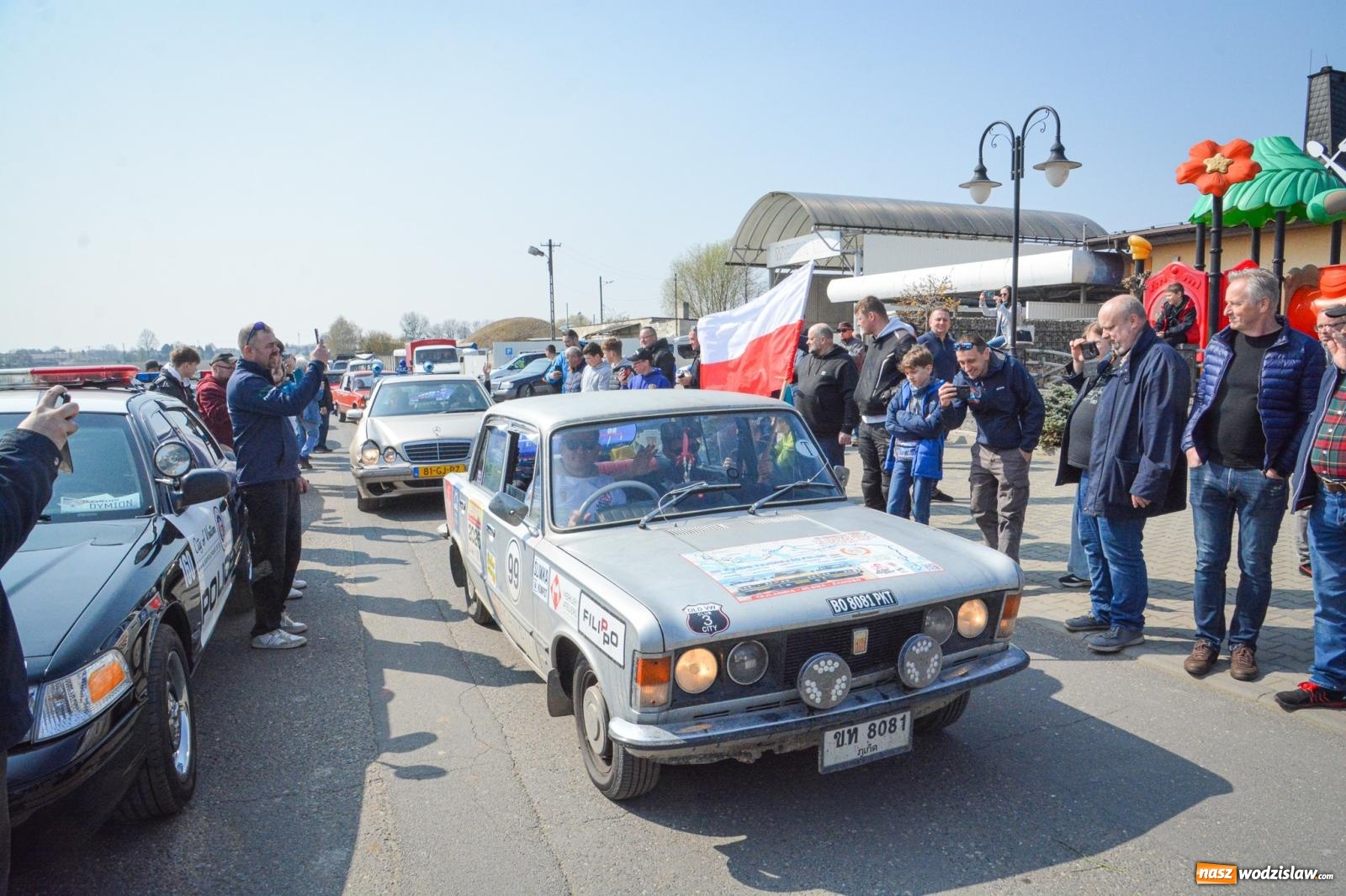 Zdjęcie w galerii na portalu naszwodzislaw.com: Z Tajlandii do Chałupek: Kultowe Fiaty i Polonez tłumnie powitane w ojczyźnie [FOTO i WIDEO] wiadomości z regionu