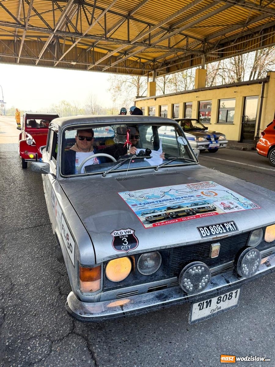 Zdjęcie w galerii na portalu naszwodzislaw.com: Z Tajlandii do Chałupek: Kultowe Fiaty i Polonez tłumnie powitane w ojczyźnie [FOTO i WIDEO] wiadomości z regionu