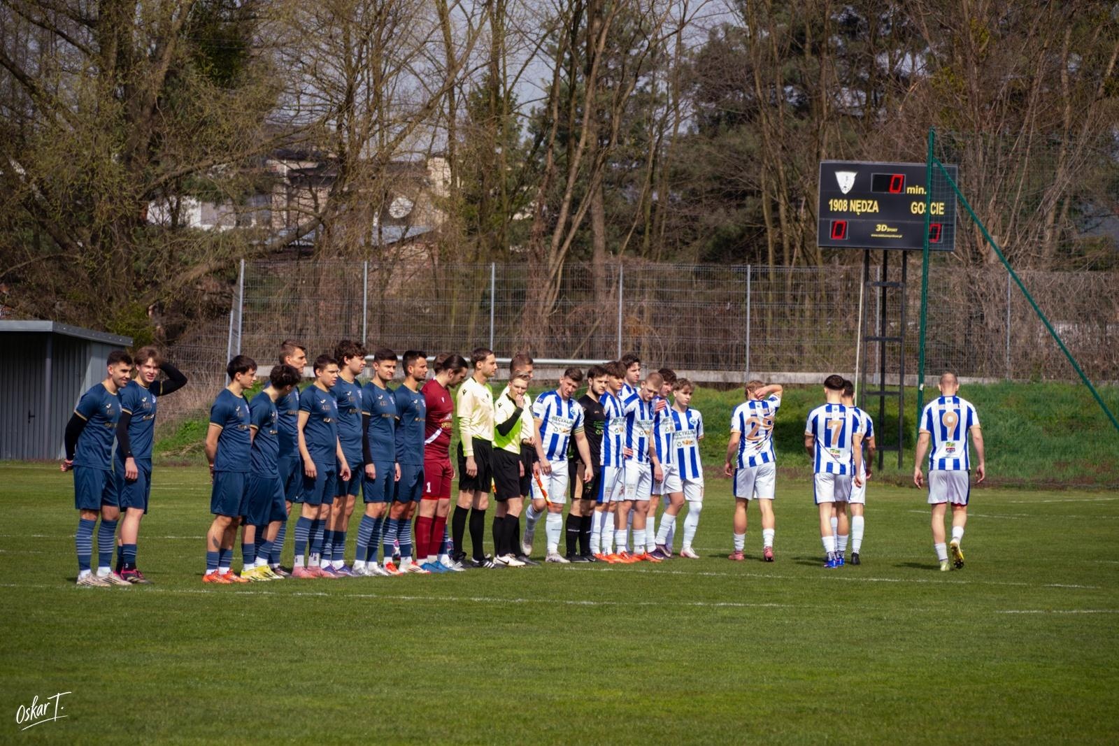 Zdjęcie w galerii na portalu naszwodzislaw.com: Emocje, zwroty akcji i chłodna skuteczność. Górnik Radlin górą w okręgówce [FOTO] wiadomości z regionu