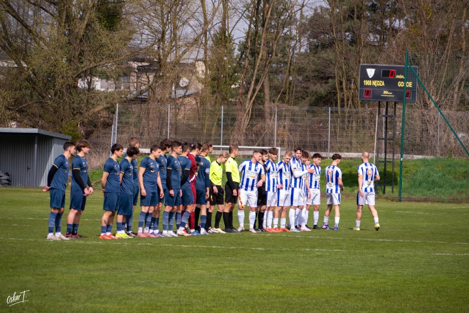 Zdjęcie w galerii na portalu naszwodzislaw.com: Emocje, zwroty akcji i chłodna skuteczność. Górnik Radlin górą w okręgówce [FOTO] wiadomości z regionu
