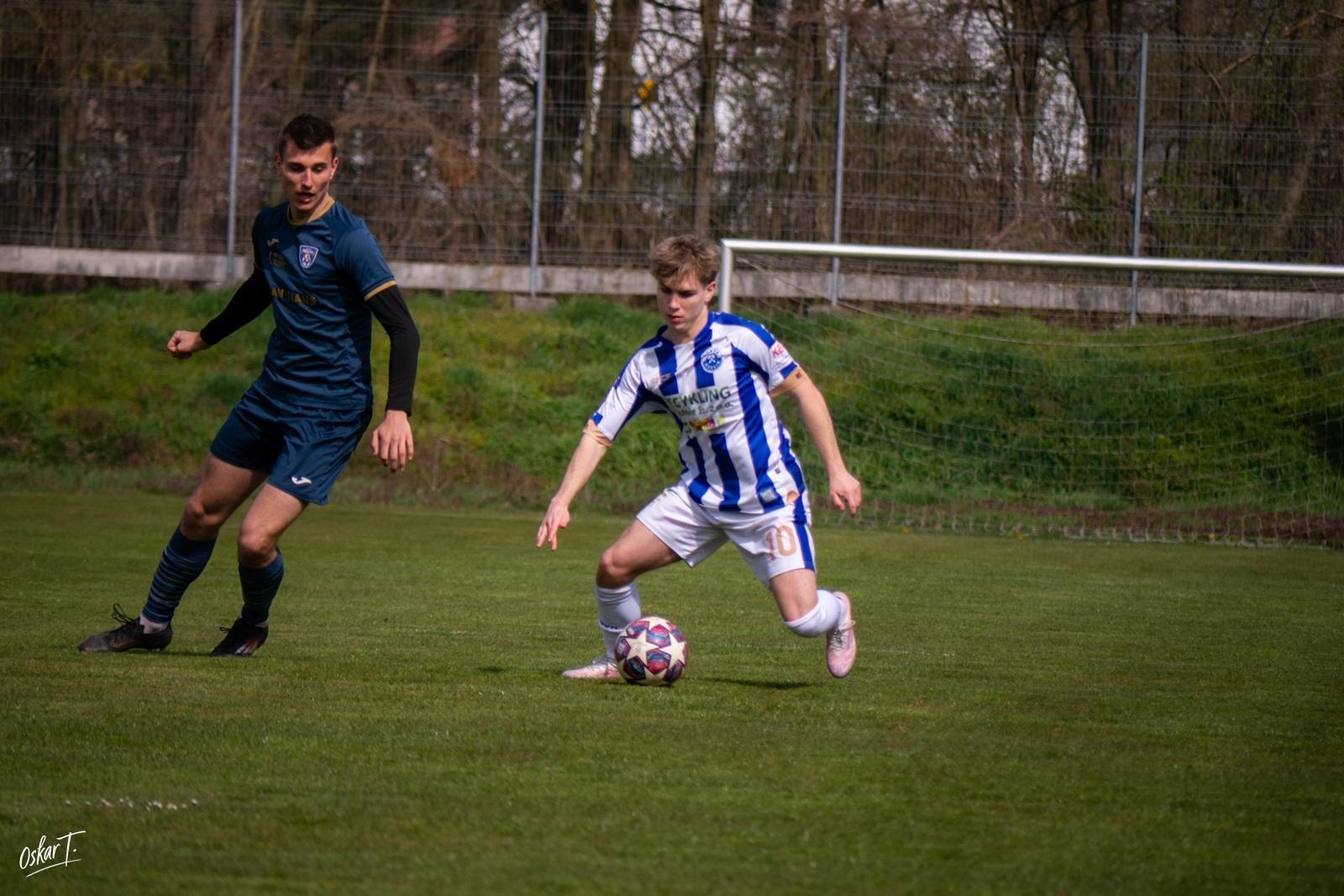 Zdjęcie w galerii na portalu naszwodzislaw.com: Emocje, zwroty akcji i chłodna skuteczność. Górnik Radlin górą w okręgówce [FOTO] wiadomości z regionu
