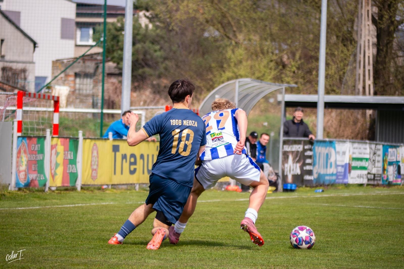 Zdjęcie w galerii na portalu naszwodzislaw.com: Emocje, zwroty akcji i chłodna skuteczność. Górnik Radlin górą w okręgówce [FOTO] wiadomości z regionu