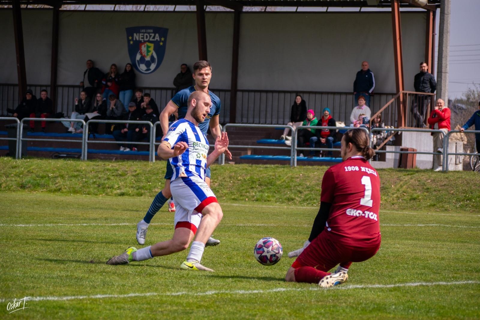 Zdjęcie w galerii na portalu naszwodzislaw.com: Emocje, zwroty akcji i chłodna skuteczność. Górnik Radlin górą w okręgówce [FOTO] wiadomości z regionu