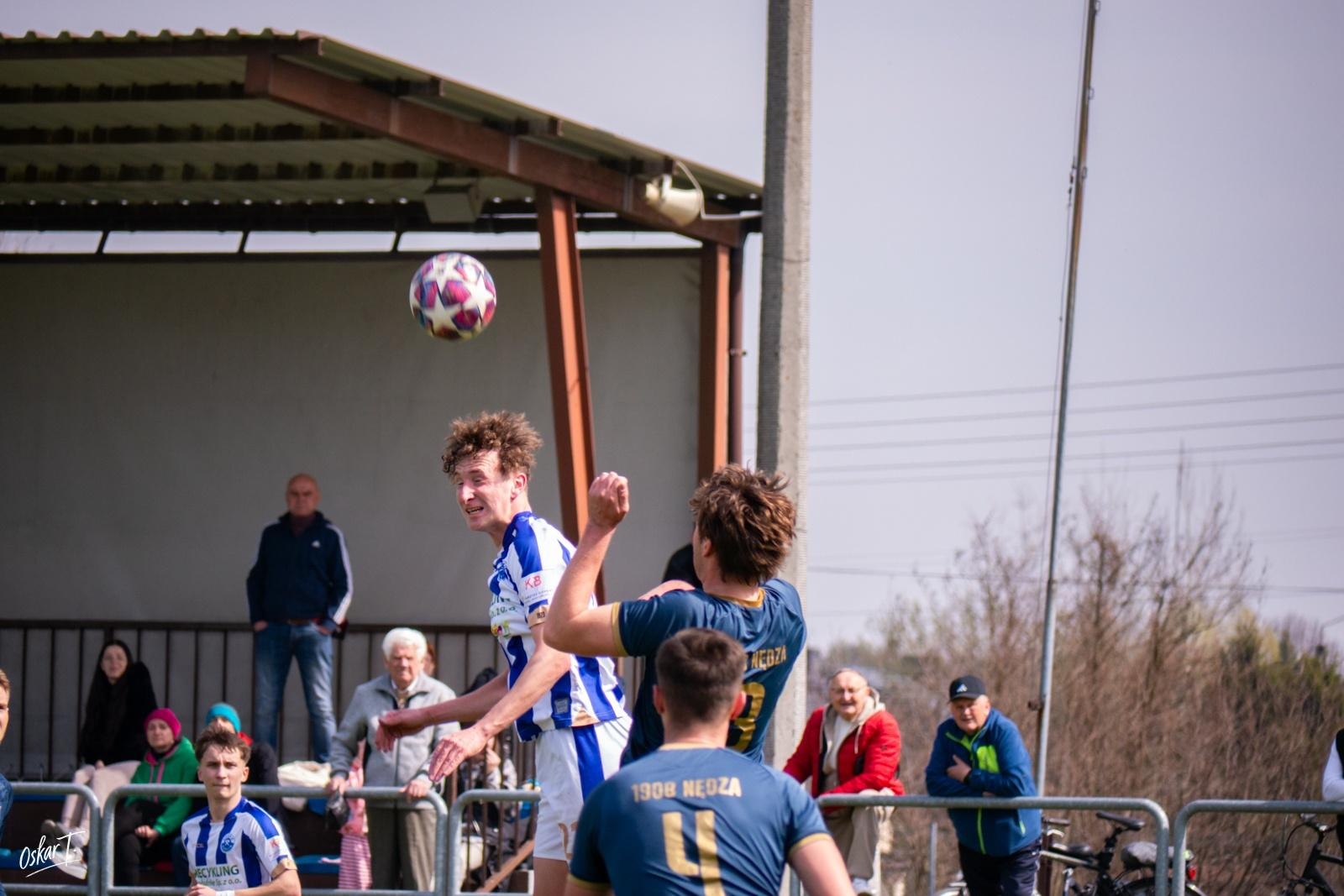 Zdjęcie w galerii na portalu naszwodzislaw.com: Emocje, zwroty akcji i chłodna skuteczność. Górnik Radlin górą w okręgówce [FOTO] wiadomości z regionu