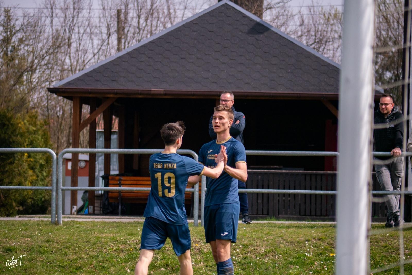 Zdjęcie w galerii na portalu naszwodzislaw.com: Emocje, zwroty akcji i chłodna skuteczność. Górnik Radlin górą w okręgówce [FOTO] wiadomości z regionu