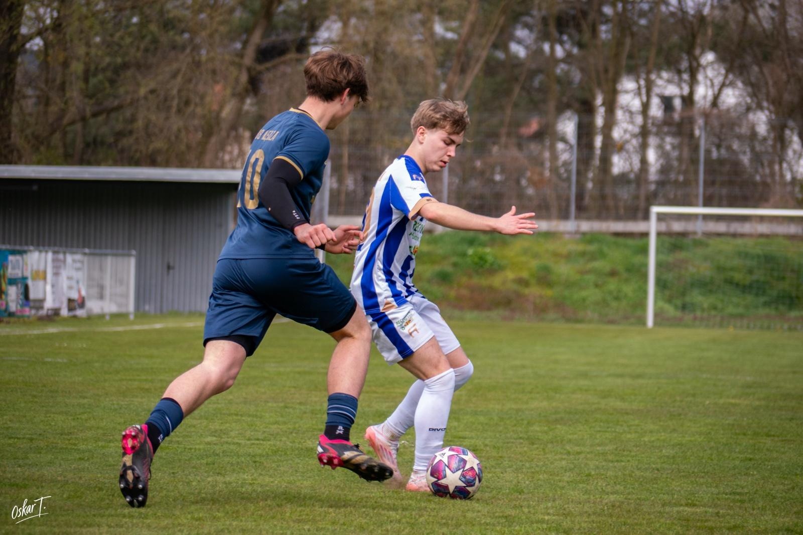 Zdjęcie w galerii na portalu naszwodzislaw.com: Emocje, zwroty akcji i chłodna skuteczność. Górnik Radlin górą w okręgówce [FOTO] wiadomości z regionu