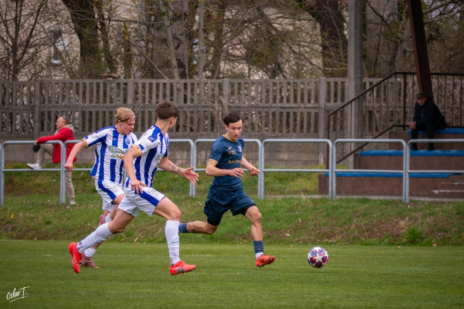 Zdjęcie w galerii na portalu naszwodzislaw.com: Emocje, zwroty akcji i chłodna skuteczność. Górnik Radlin górą w okręgówce [FOTO] wiadomości z regionu