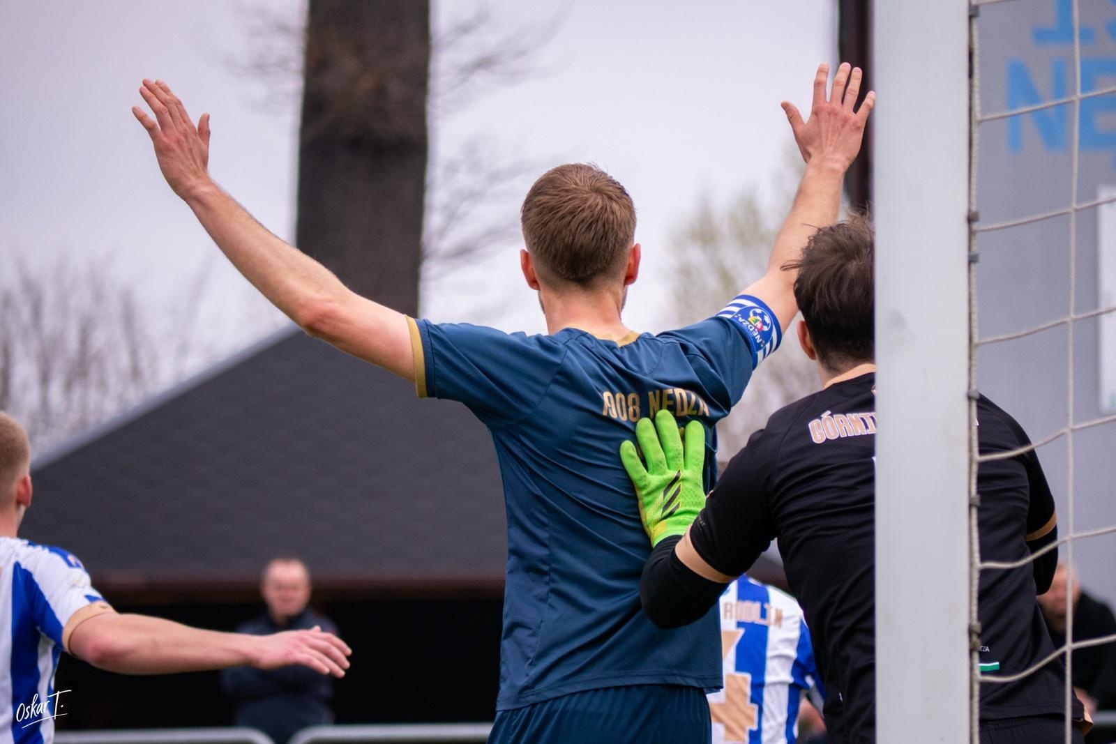 Zdjęcie w galerii na portalu naszwodzislaw.com: Emocje, zwroty akcji i chłodna skuteczność. Górnik Radlin górą w okręgówce [FOTO] wiadomości z regionu