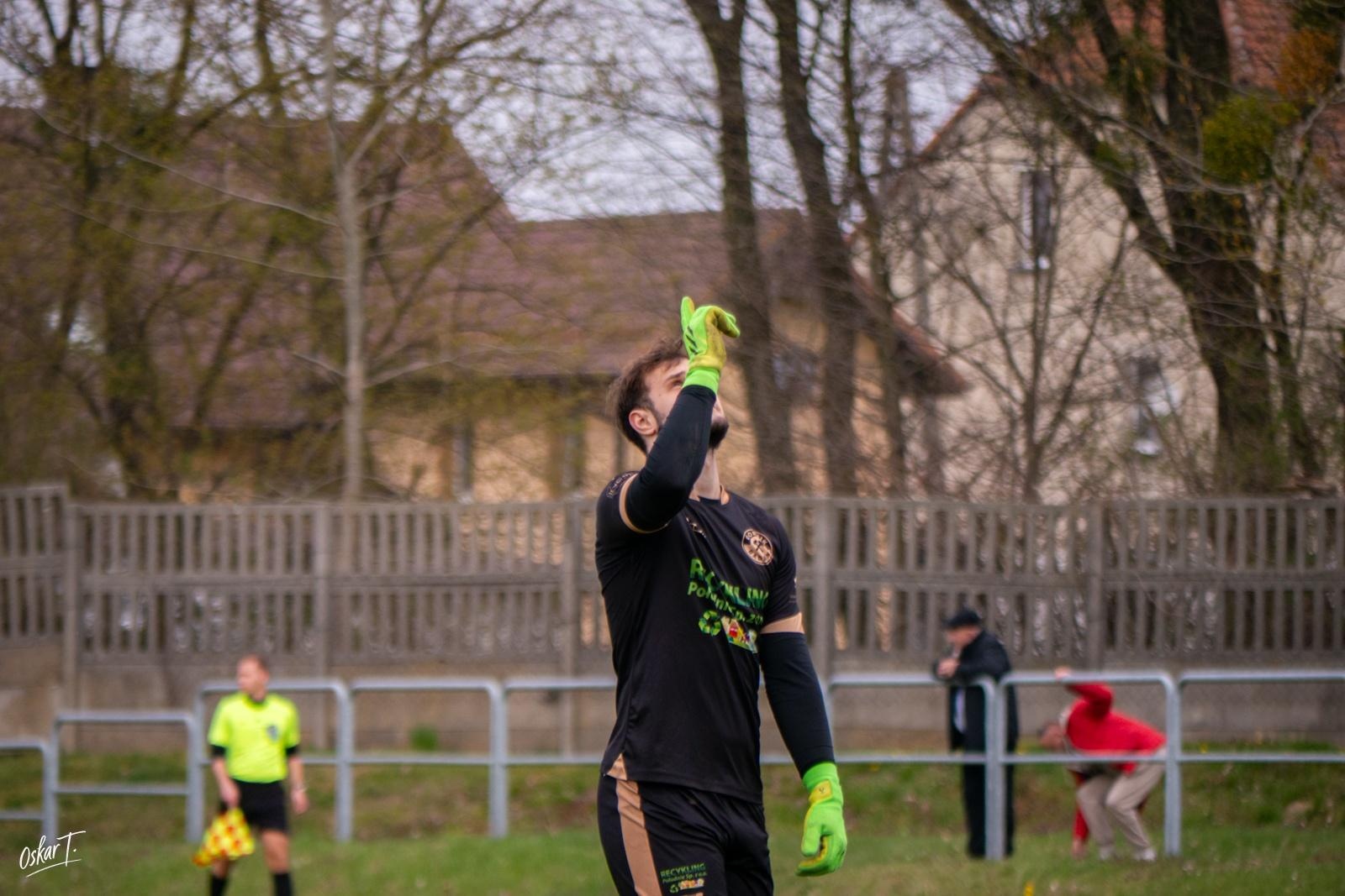 Zdjęcie w galerii na portalu naszwodzislaw.com: Emocje, zwroty akcji i chłodna skuteczność. Górnik Radlin górą w okręgówce [FOTO] wiadomości z regionu
