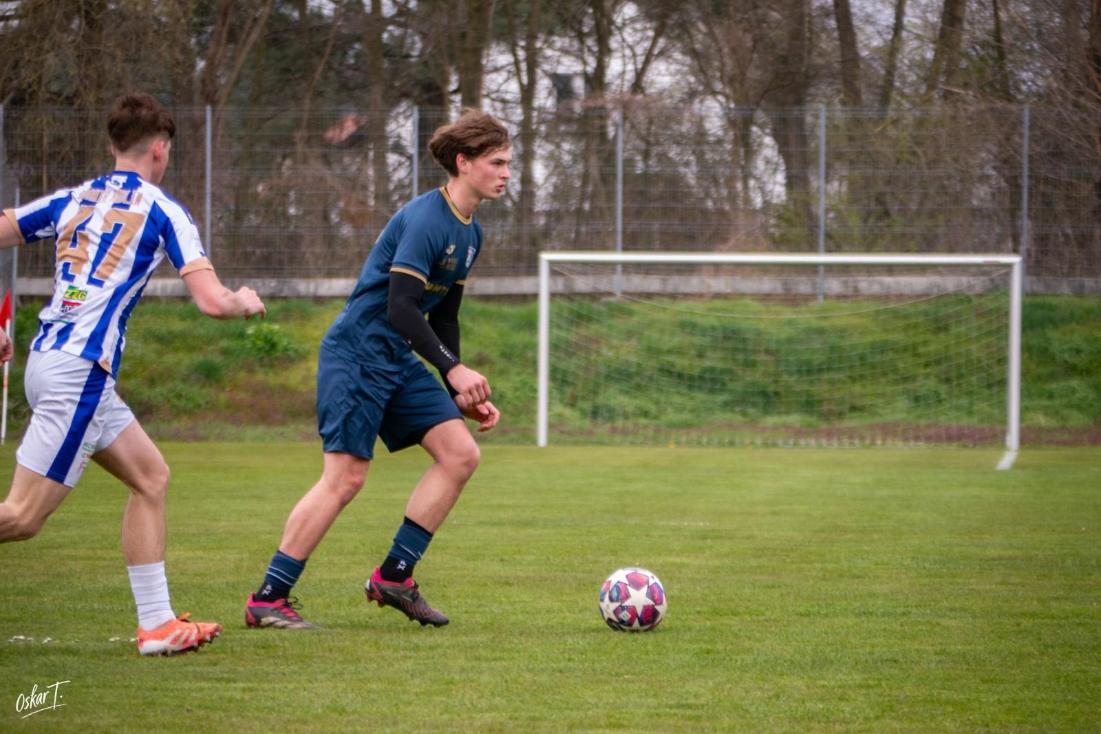 Zdjęcie w galerii na portalu naszwodzislaw.com: Emocje, zwroty akcji i chłodna skuteczność. Górnik Radlin górą w okręgówce [FOTO] wiadomości z regionu