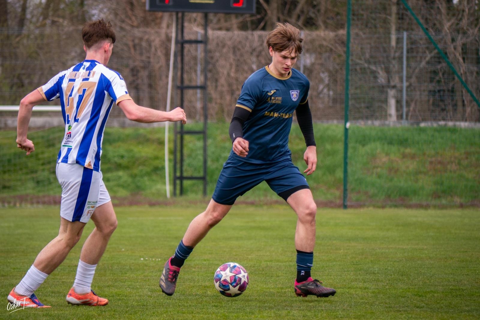 Zdjęcie w galerii na portalu naszwodzislaw.com: Emocje, zwroty akcji i chłodna skuteczność. Górnik Radlin górą w okręgówce [FOTO] wiadomości z regionu