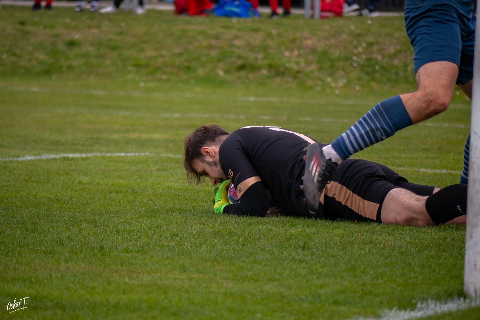 Zdjęcie w galerii na portalu naszwodzislaw.com: Emocje, zwroty akcji i chłodna skuteczność. Górnik Radlin górą w okręgówce [FOTO] wiadomości z regionu