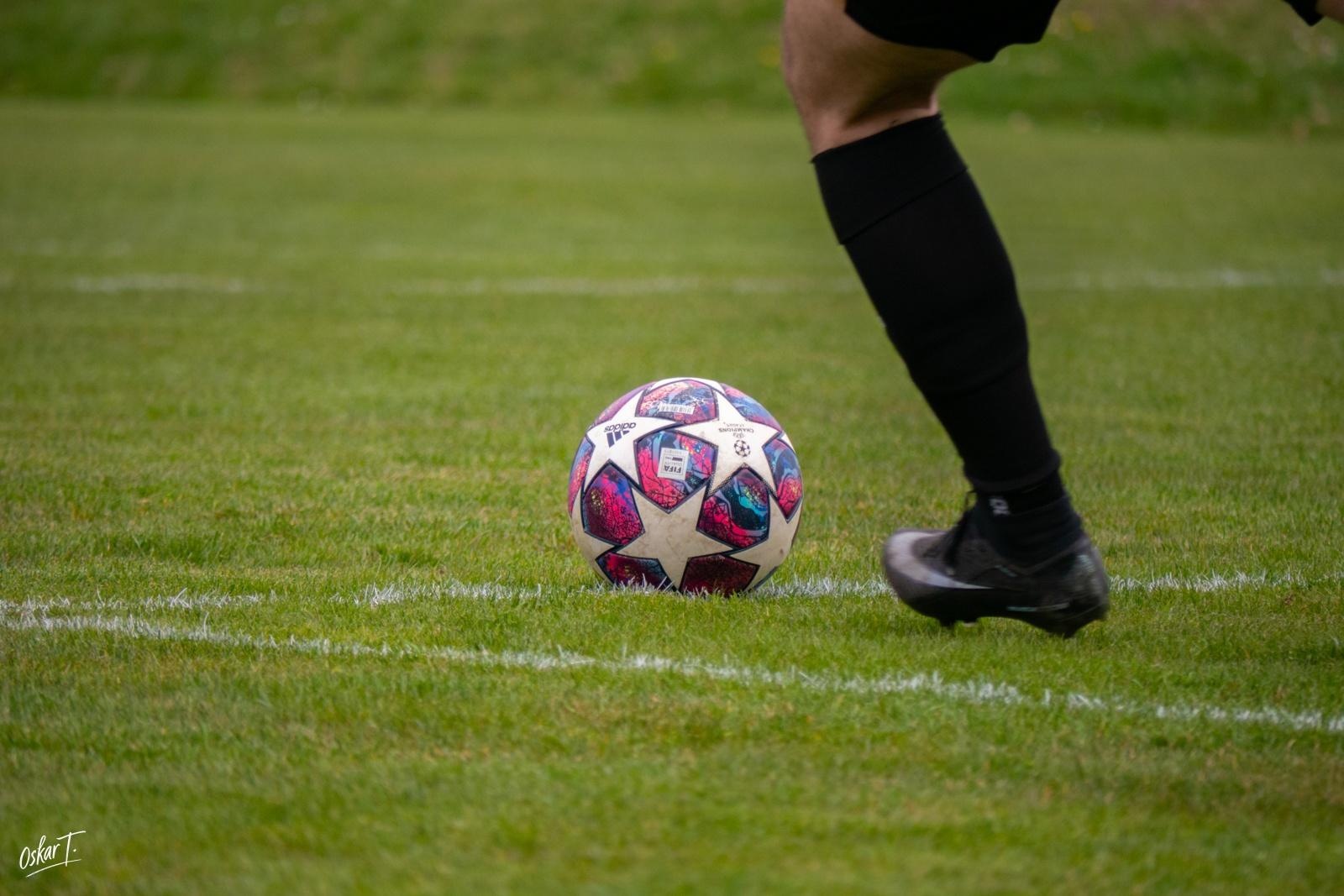 Zdjęcie w galerii na portalu naszwodzislaw.com: Emocje, zwroty akcji i chłodna skuteczność. Górnik Radlin górą w okręgówce [FOTO] wiadomości z regionu