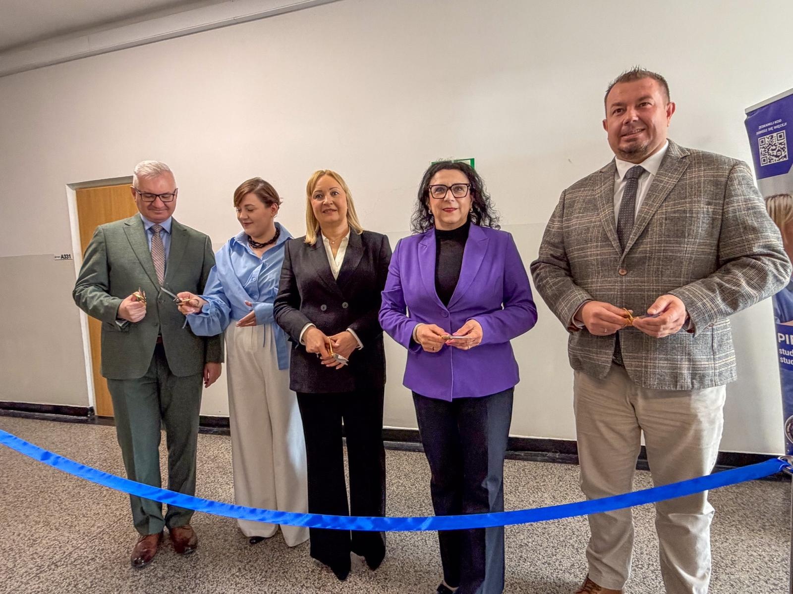 Zdjęcie w galerii na portalu naszwodzislaw.com: Nowe laboratorium w ANS w Raciborzu otwarte. 100 tys. zł od Powiatu Raciborskiego wiadomości z regionu