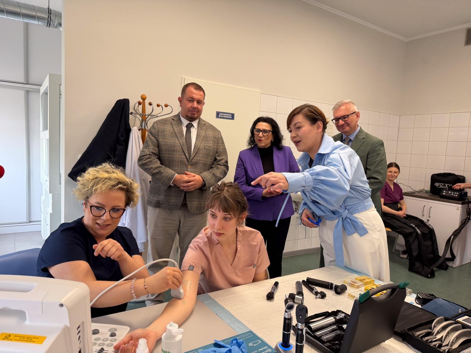 Zdjęcie w galerii na portalu naszwodzislaw.com: Nowe laboratorium w ANS w Raciborzu otwarte. 100 tys. zł od Powiatu Raciborskiego wiadomości z regionu