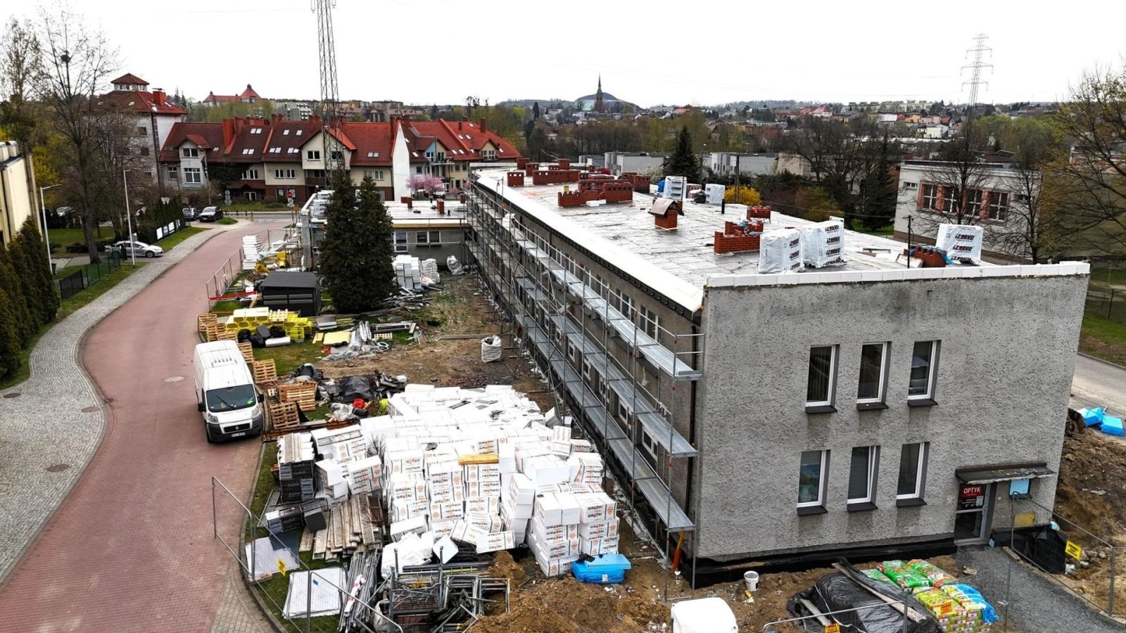 Zdjęcie w galerii na portalu naszwodzislaw.com: Trwa modernizacja ośrodka zdrowia w Rydułtowach. Inwestycja za blisko 2 mln zł wiadomości z regionu