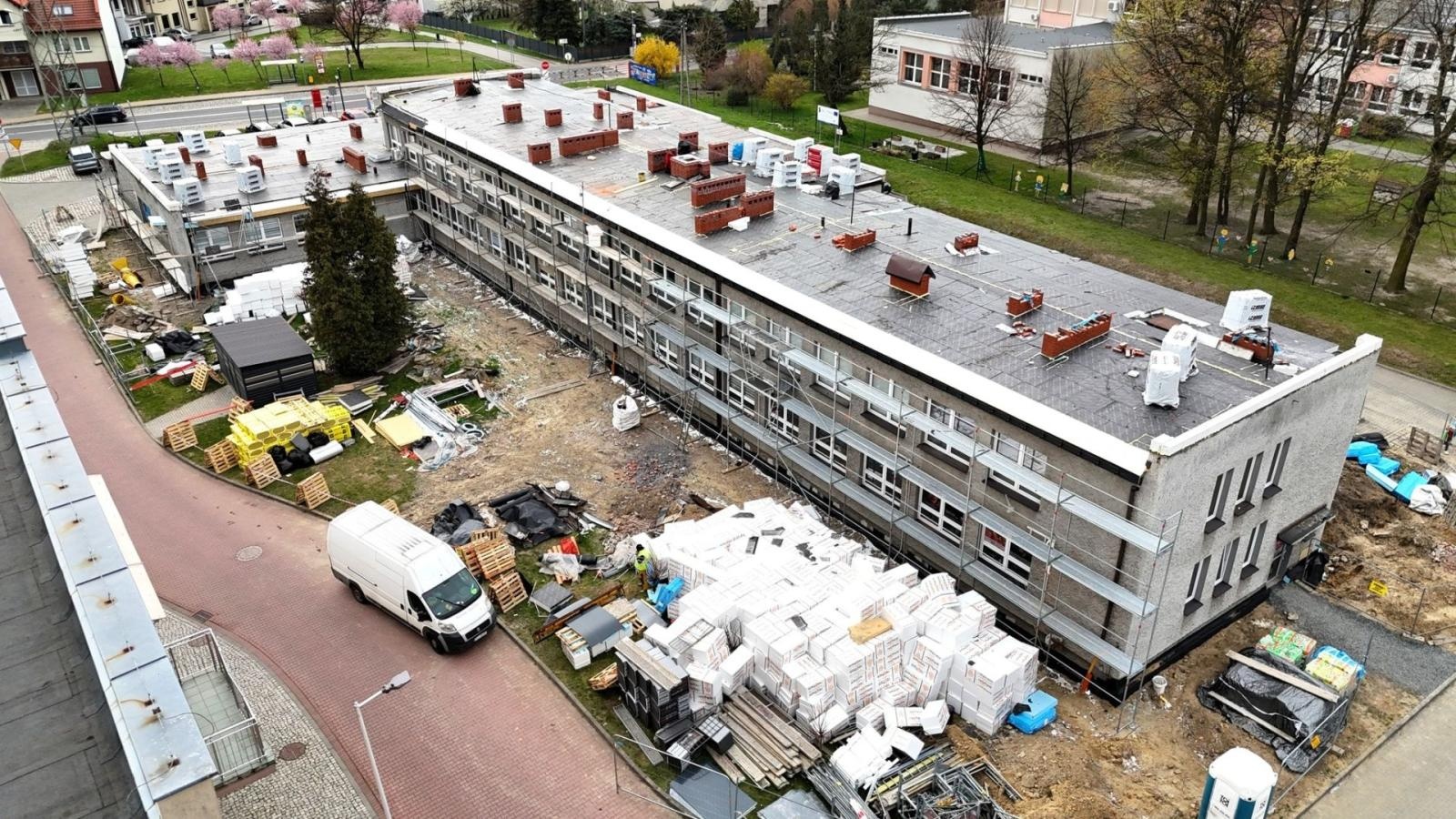 Zdjęcie w galerii na portalu naszwodzislaw.com: Trwa modernizacja ośrodka zdrowia w Rydułtowach. Inwestycja za blisko 2 mln zł wiadomości z regionu