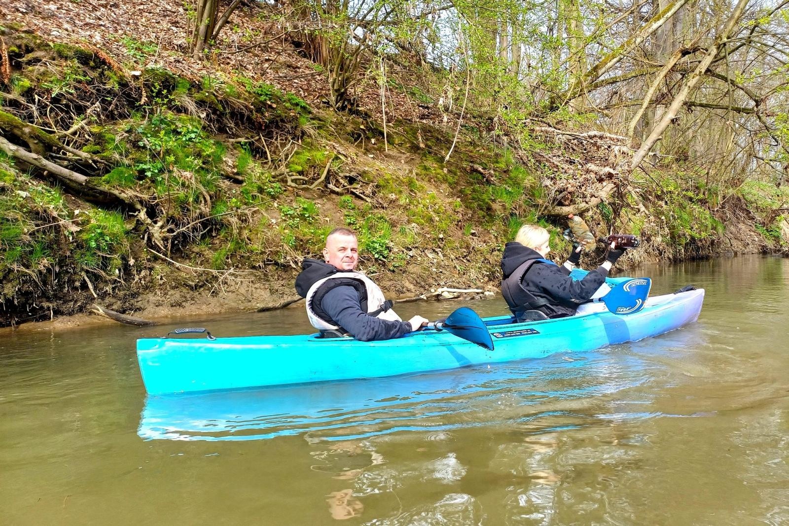 Zdjęcie w galerii na portalu naszwodzislaw.com: Magiel, odkurzacz i dziesiątki butelek. Szokujące znaleziska w Piotrówce wiadomości z regionu