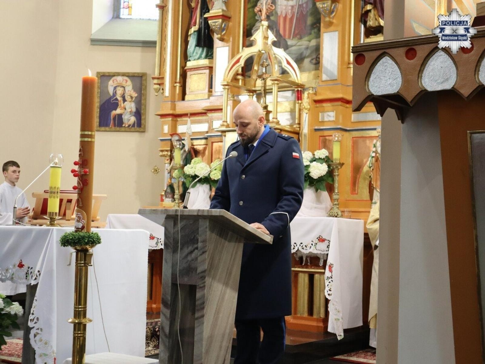 Zdjęcie w galerii na portalu naszwodzislaw.com: Hołd dla bohaterów. W Marklowicach odsłonięto tablicę ku czci ofiar Katynia wiadomości z regionu