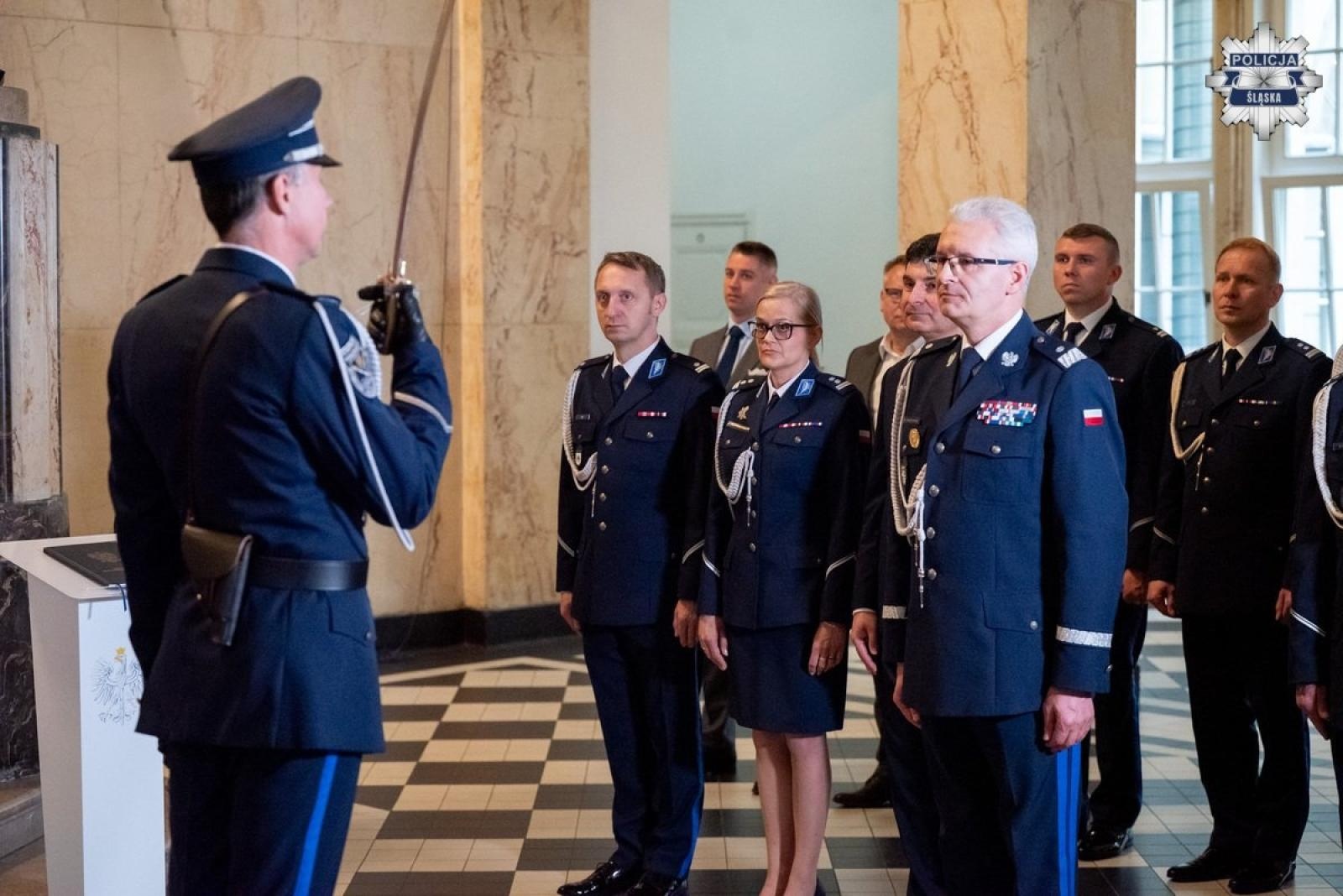 Zdjęcie w galerii na portalu naszwodzislaw.com: Nowo przyjęci policjanci złożyli ślubowanie [FOTO] wiadomości z regionu