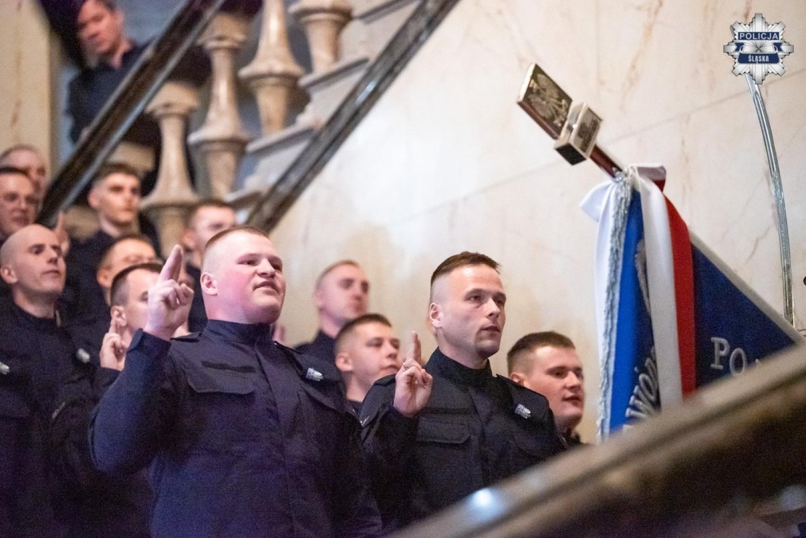 Zdjęcie w galerii na portalu naszwodzislaw.com: Nowo przyjęci policjanci złożyli ślubowanie [FOTO] wiadomości z regionu
