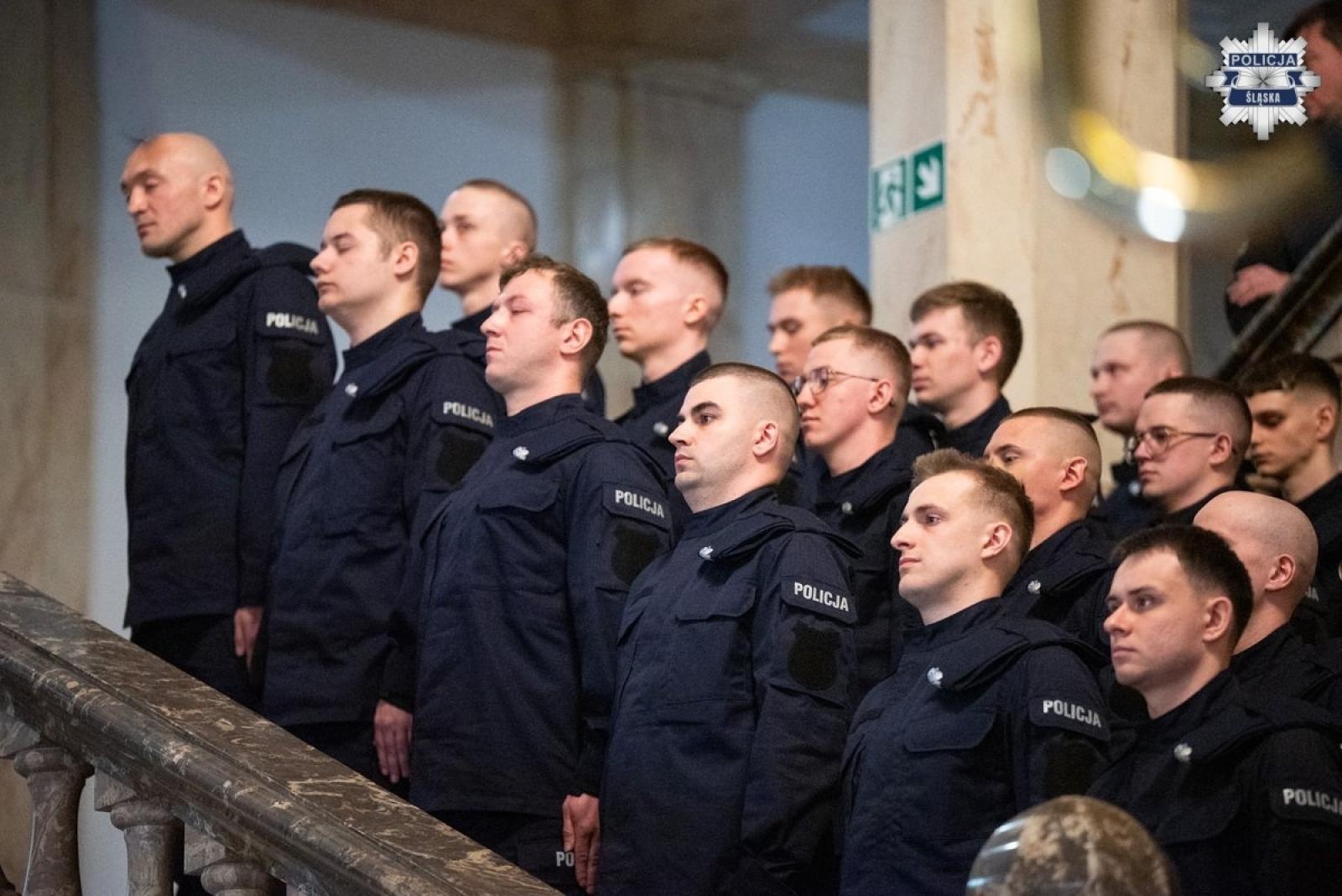 Zdjęcie w galerii na portalu naszwodzislaw.com: Nowo przyjęci policjanci złożyli ślubowanie [FOTO] wiadomości z regionu