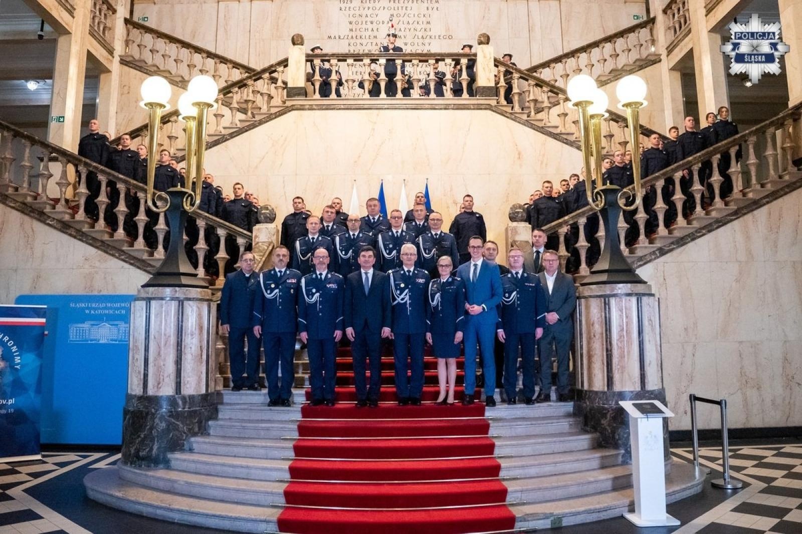 Zdjęcie w galerii na portalu naszwodzislaw.com: Nowo przyjęci policjanci złożyli ślubowanie [FOTO] wiadomości z regionu