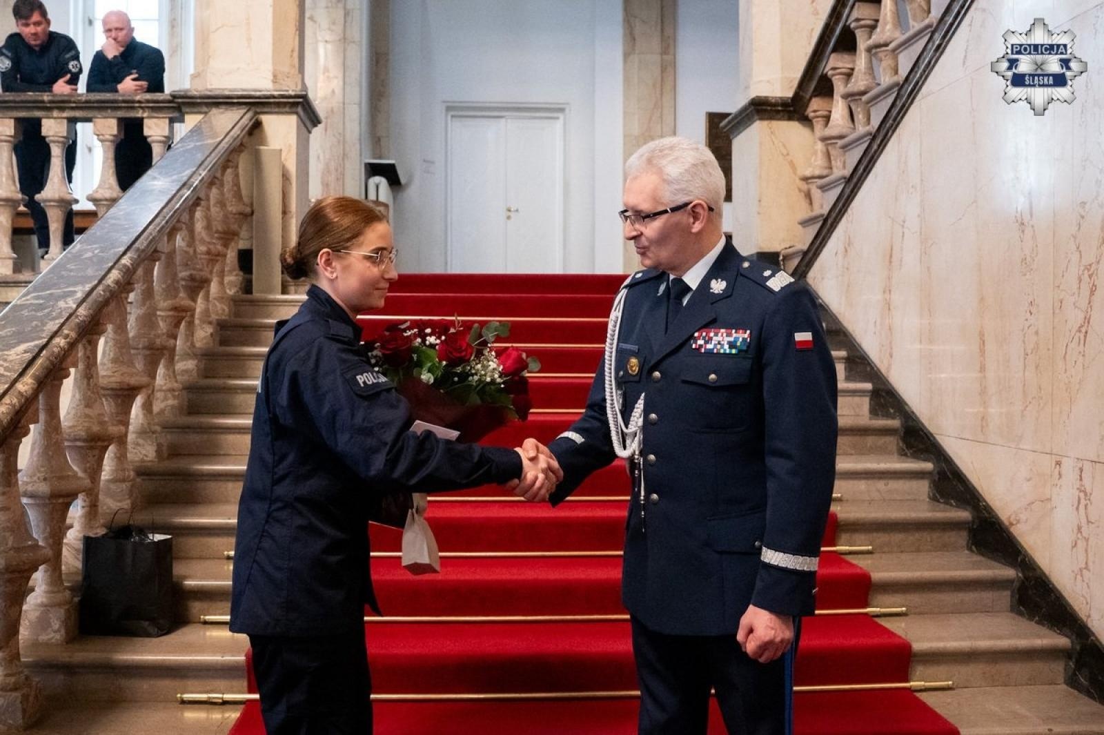 Zdjęcie w galerii na portalu naszwodzislaw.com: Nowo przyjęci policjanci złożyli ślubowanie [FOTO] wiadomości z regionu